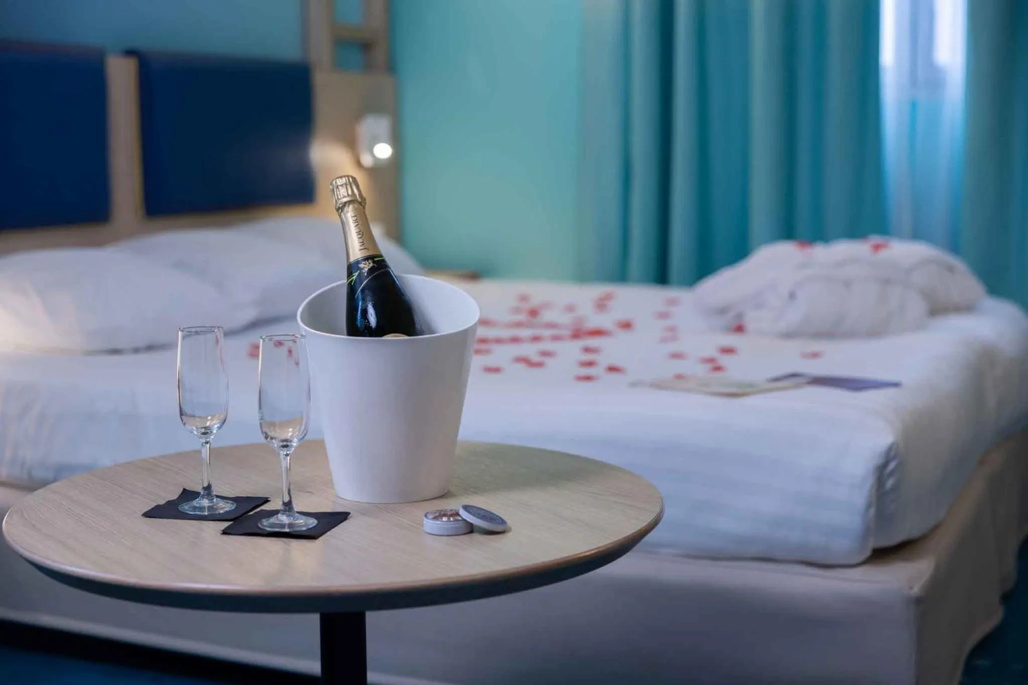 Other, Bed in Grand Magic Hotel Marne La Vallée