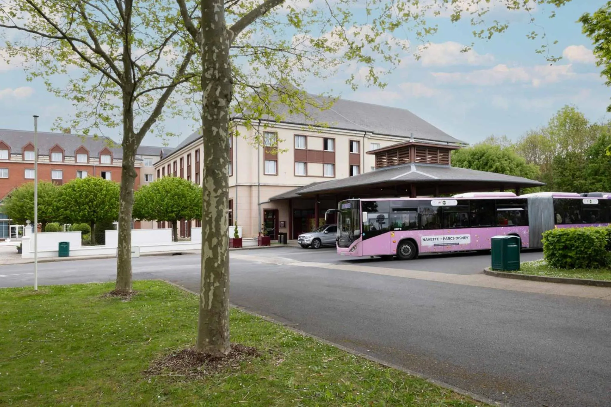 shuttle in Grand Magic Hotel Marne La Vallée