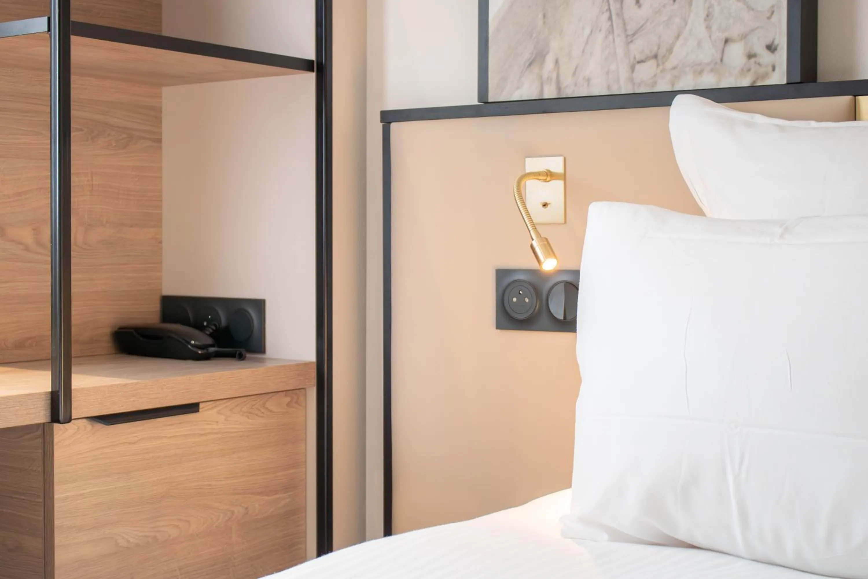 Bed in Brit Hotel Blois - Le Préma