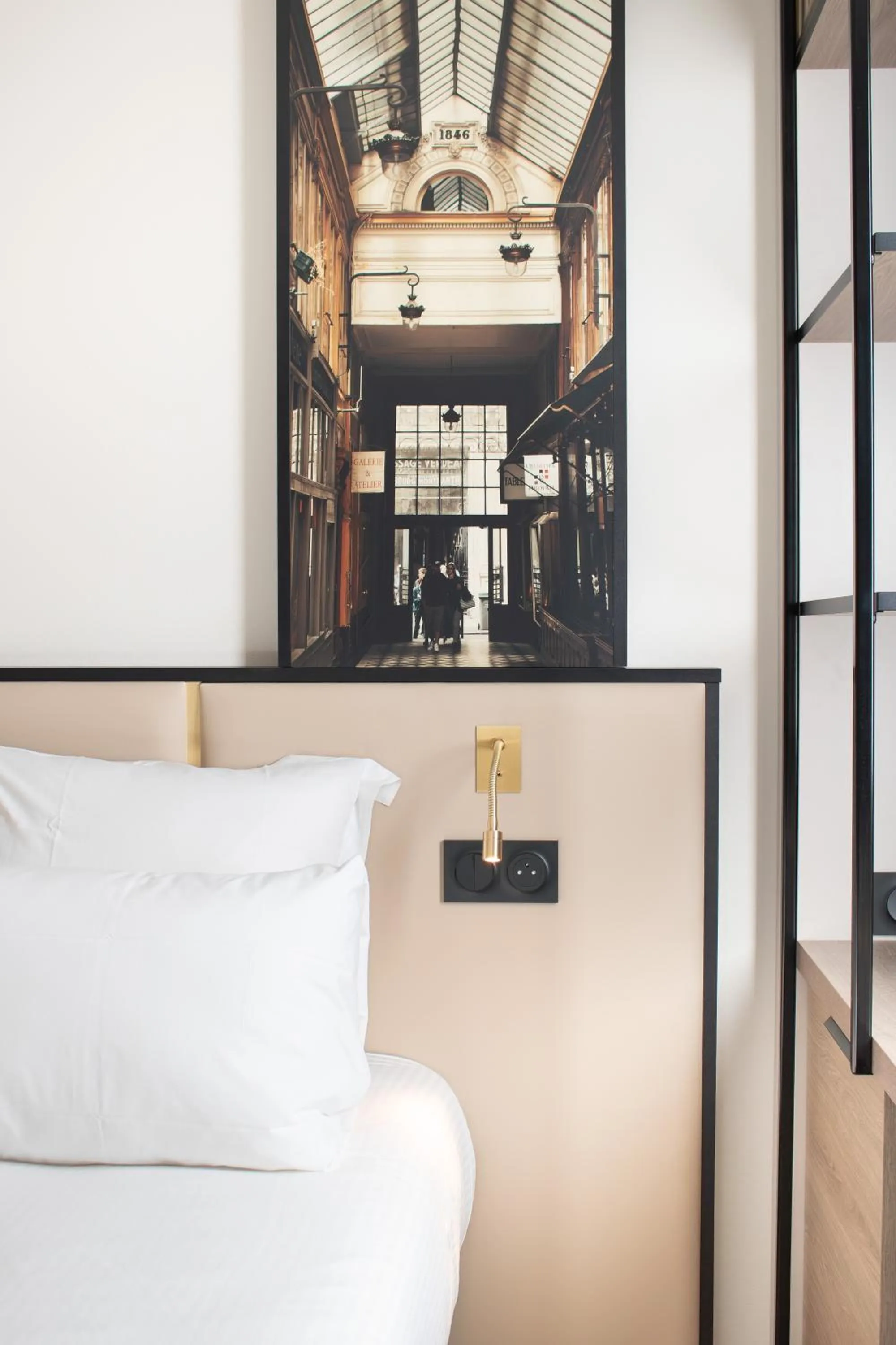 Bed in Brit Hotel Blois - Le Préma