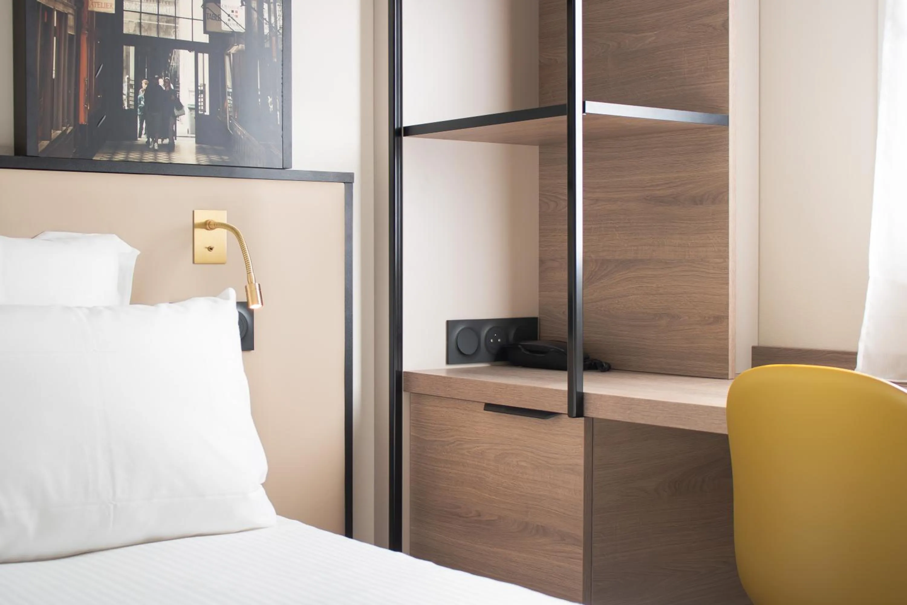 Bed in Brit Hotel Blois - Le Préma