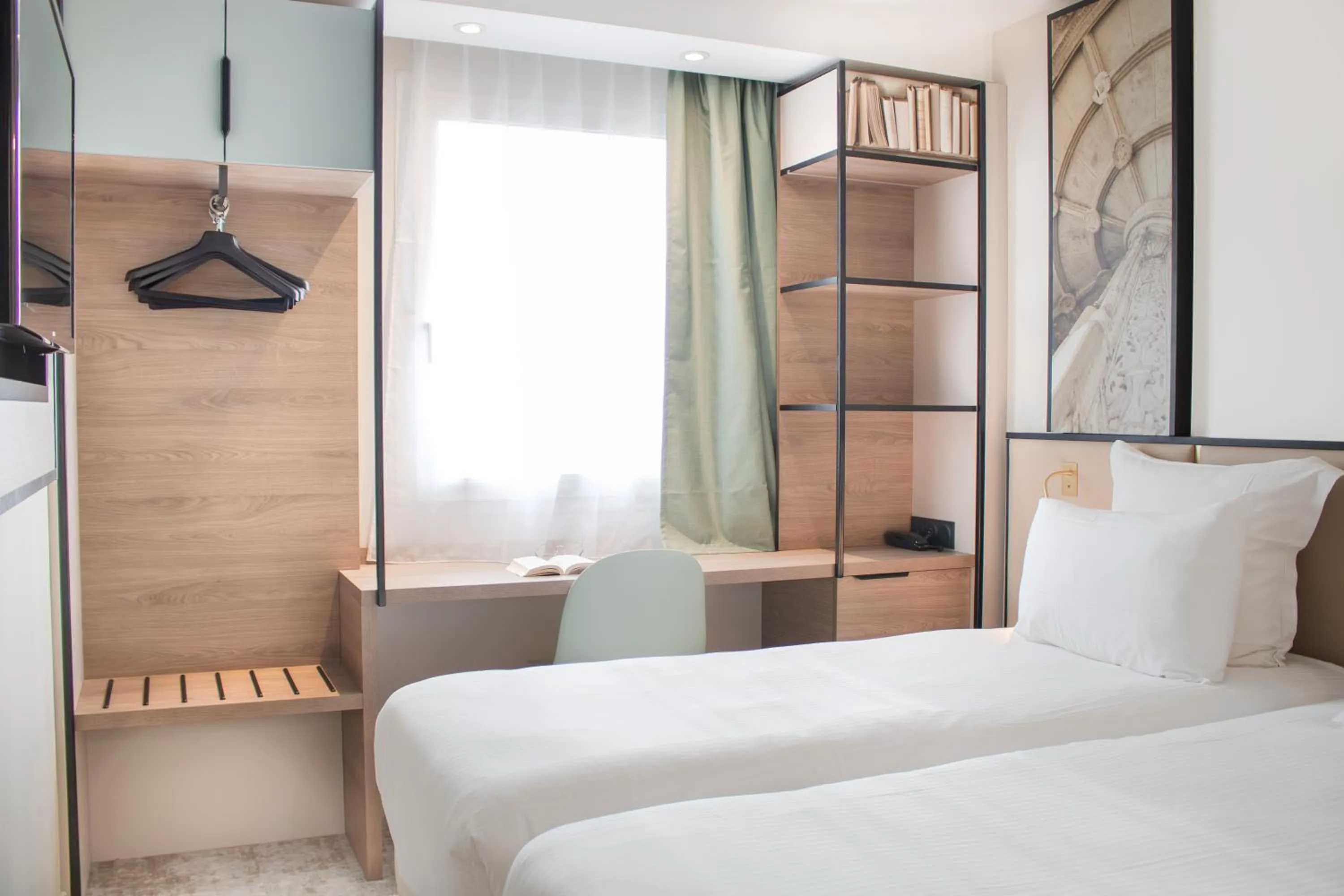 Bed in Brit Hotel Blois - Le Préma