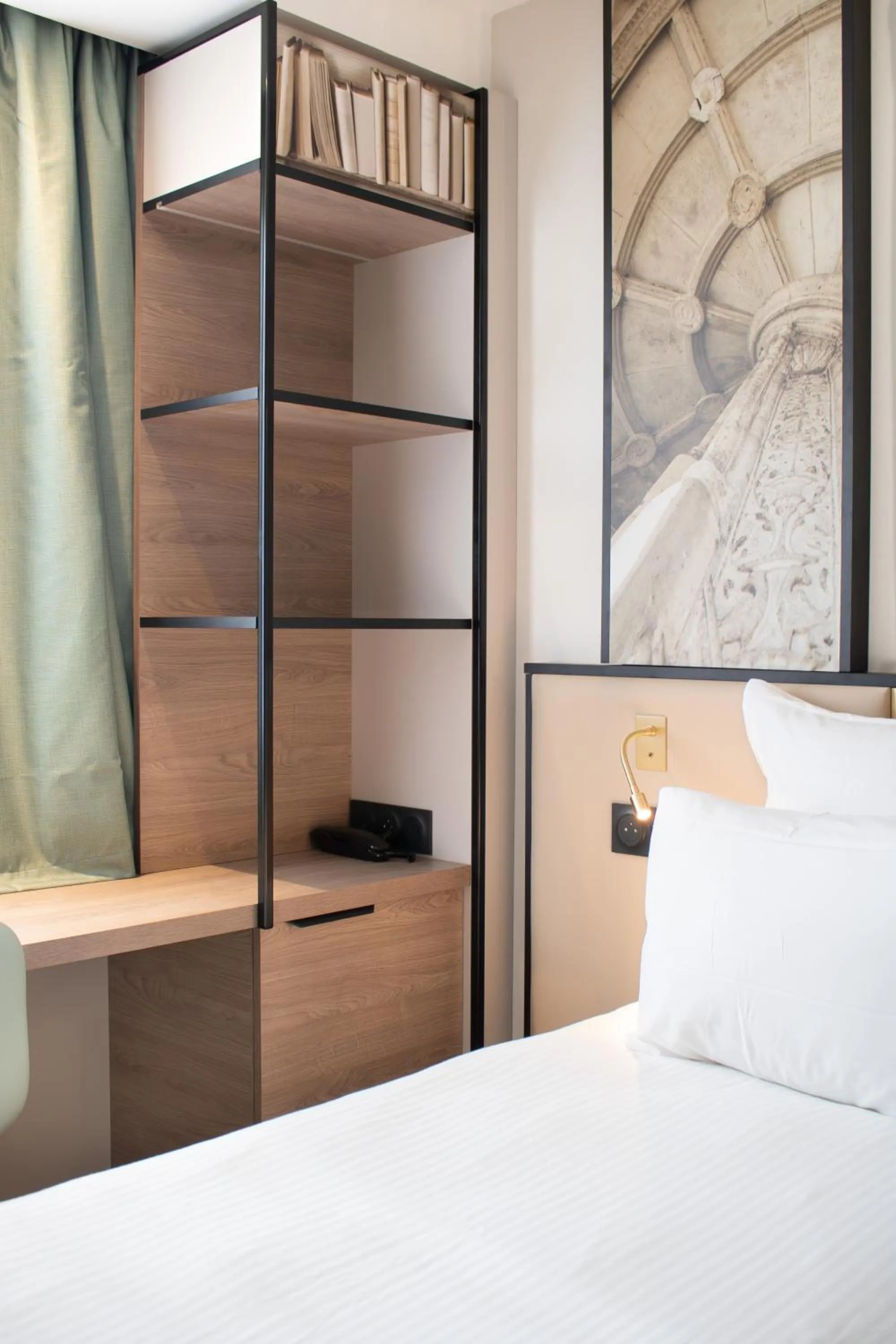 Bed in Brit Hotel Blois - Le Préma