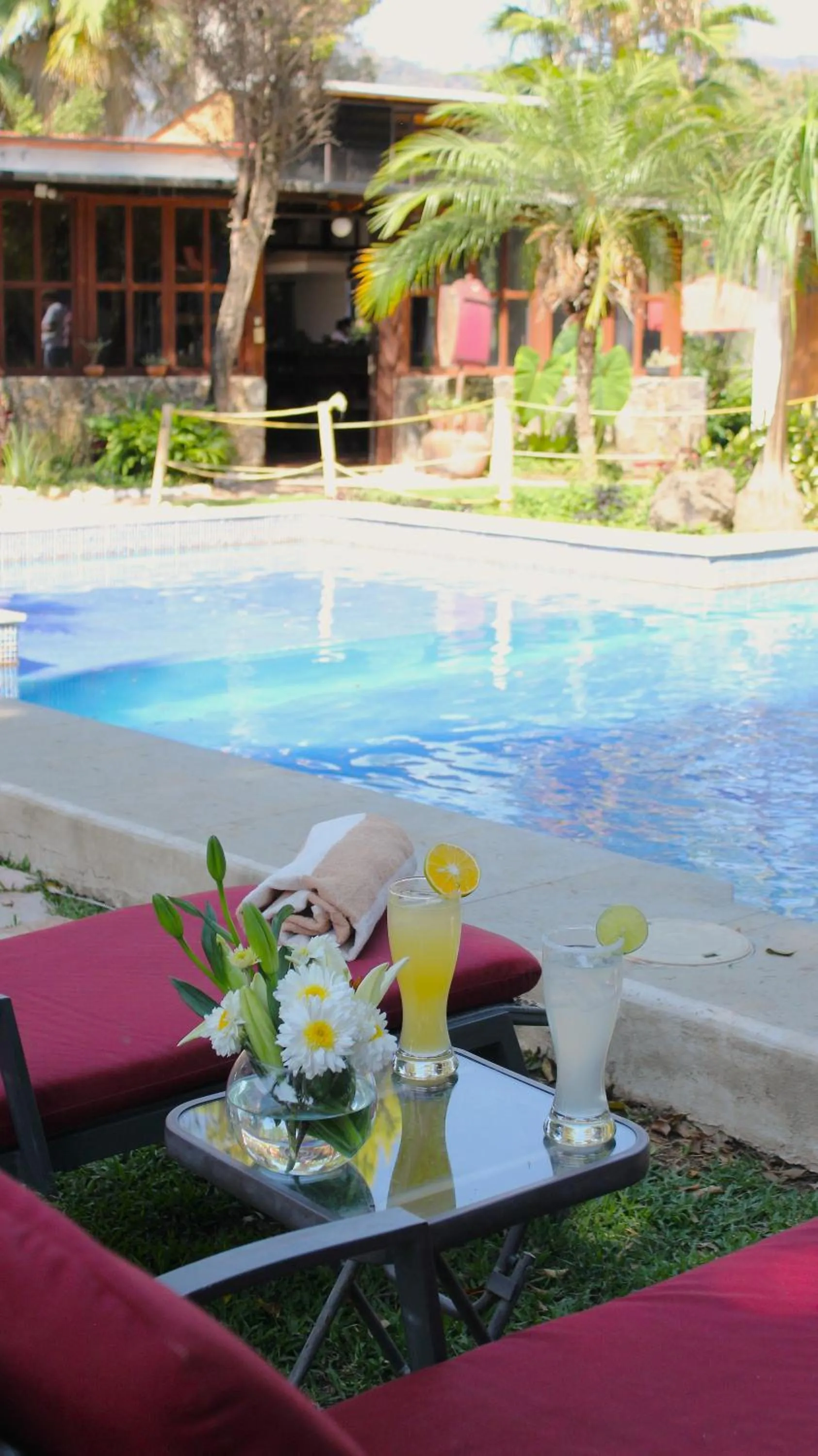 Swimming pool in Hotel Boutique Bacaanda