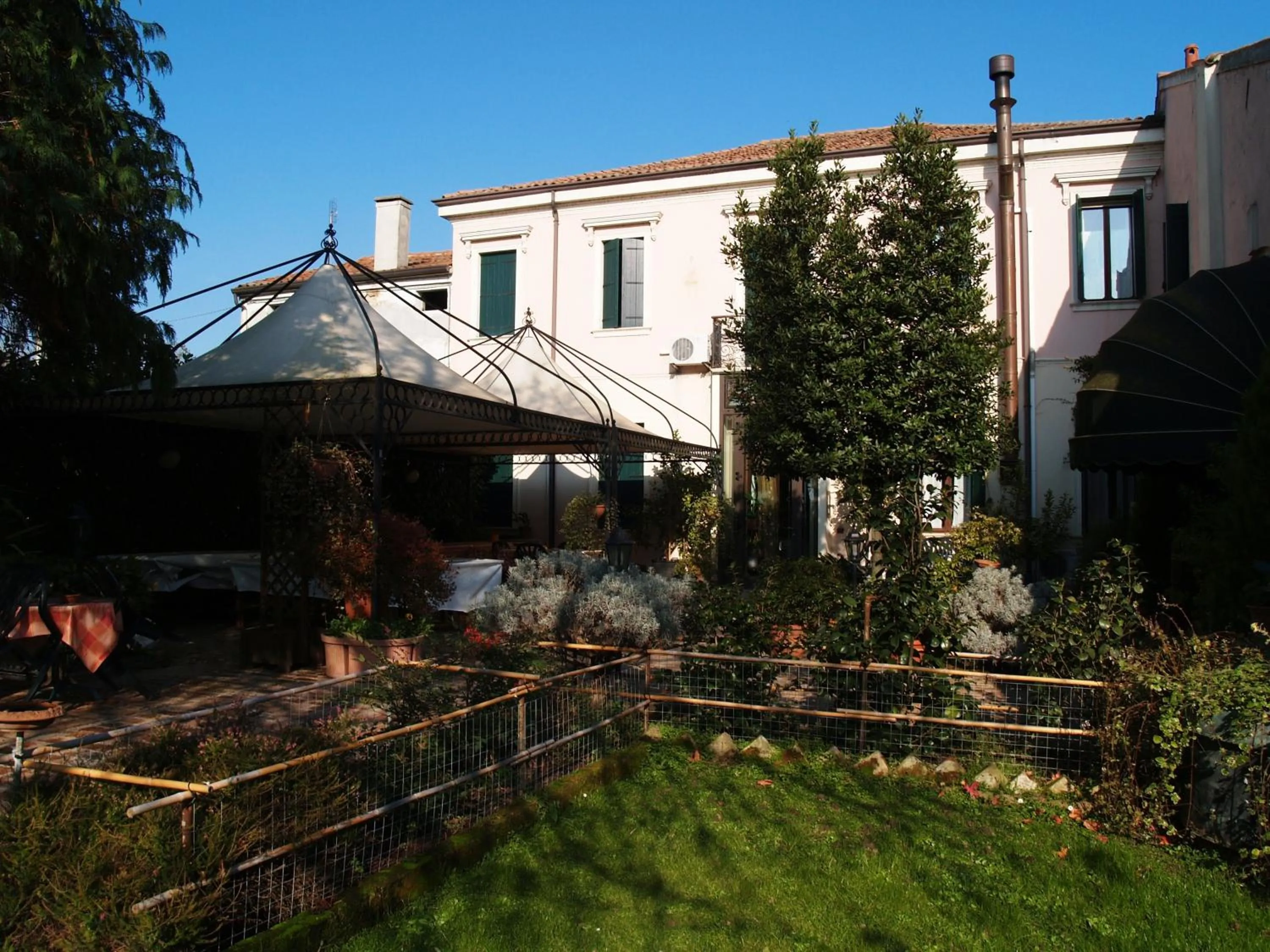 Property building in Agriturismo Le Clementine