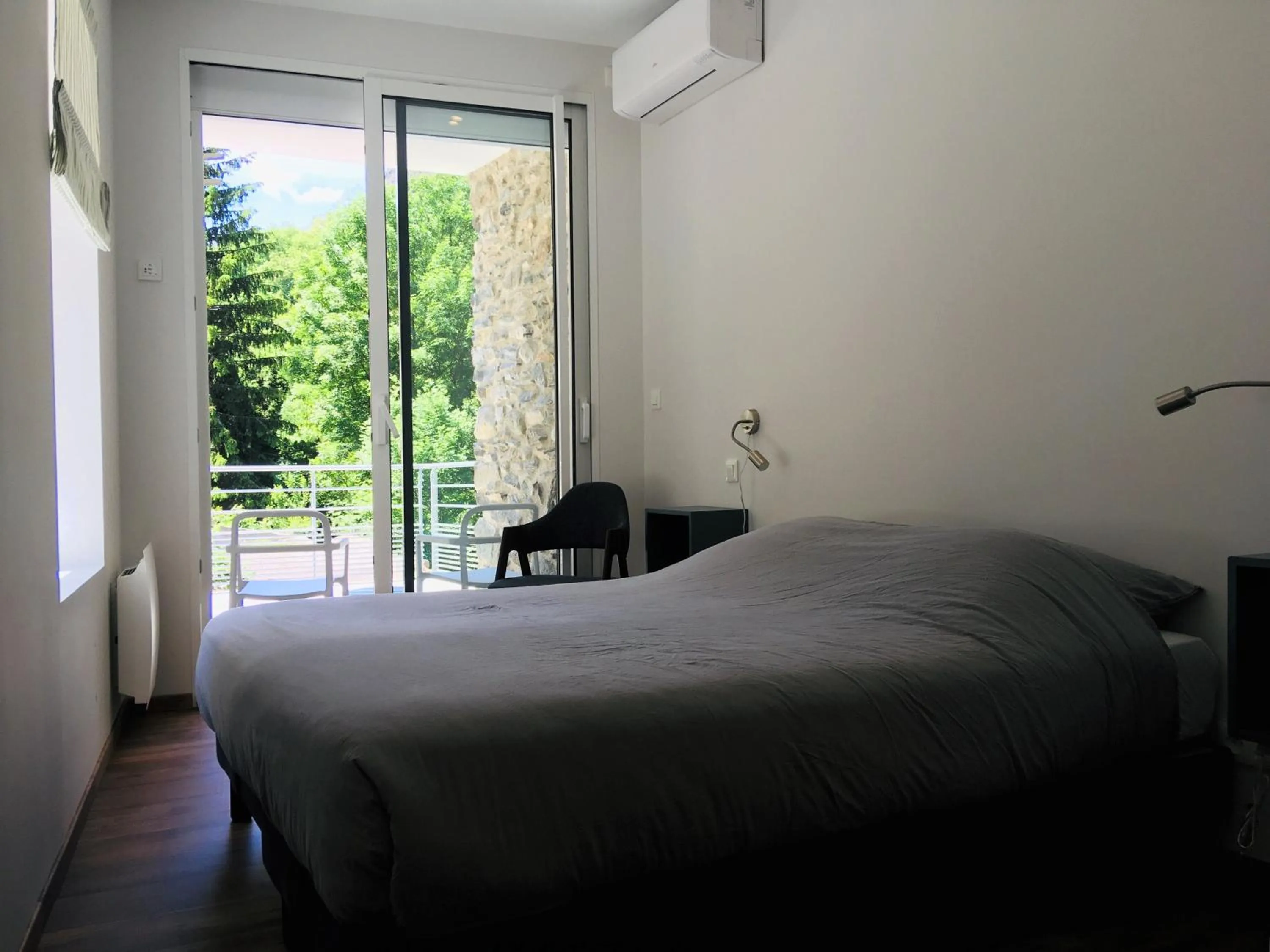 Bed in Hôtel Le Cassini