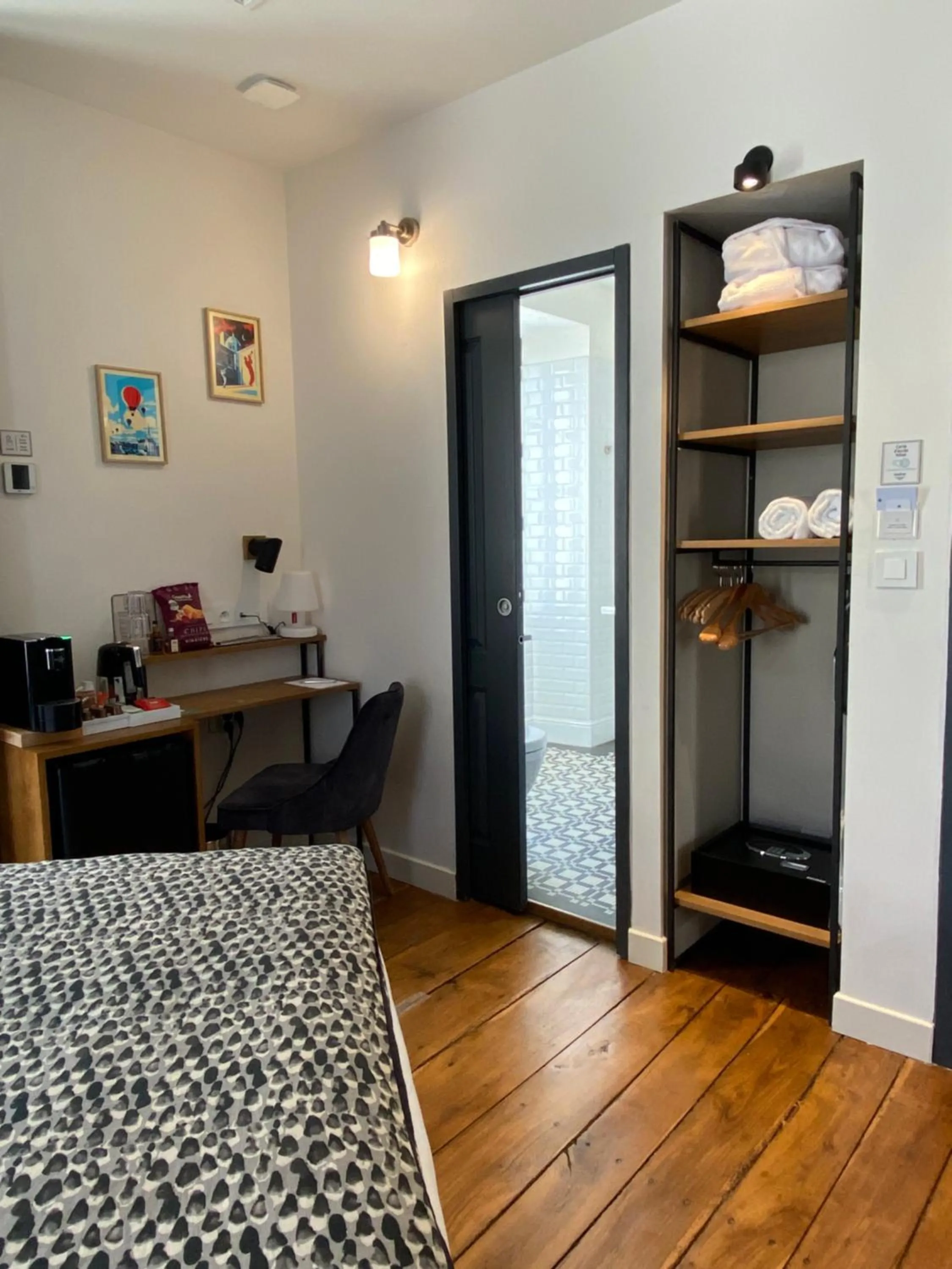 Photo of the whole room in Appart Hôtel - VILLA CÔTÉ PLATEAU - Hyper Centre Ville - 3 Étoiles Certifiées-