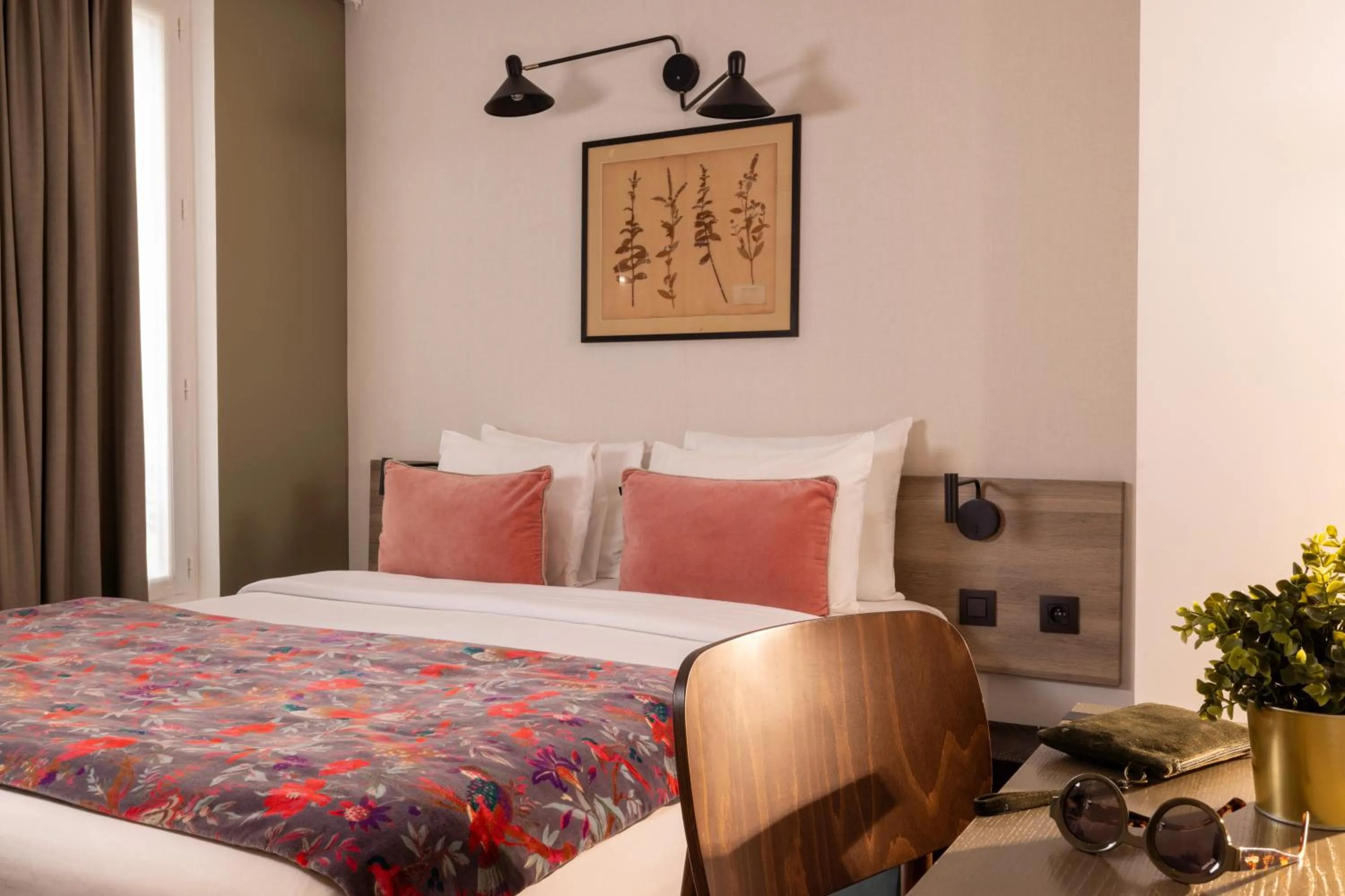 Bed in Hôtel Maxim Quartier Latin