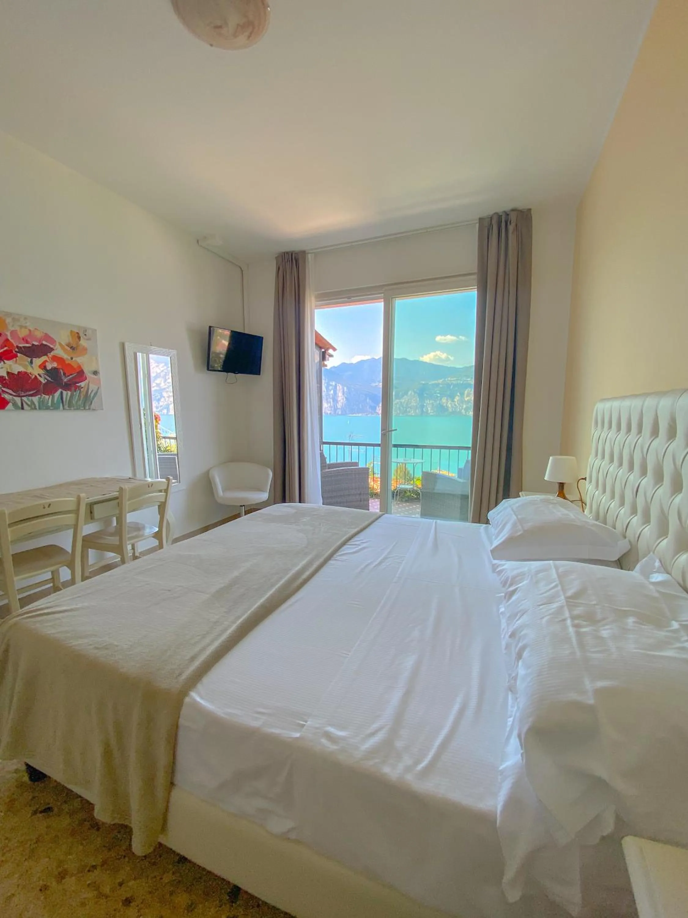 Bed in Villa Emma Malcesine