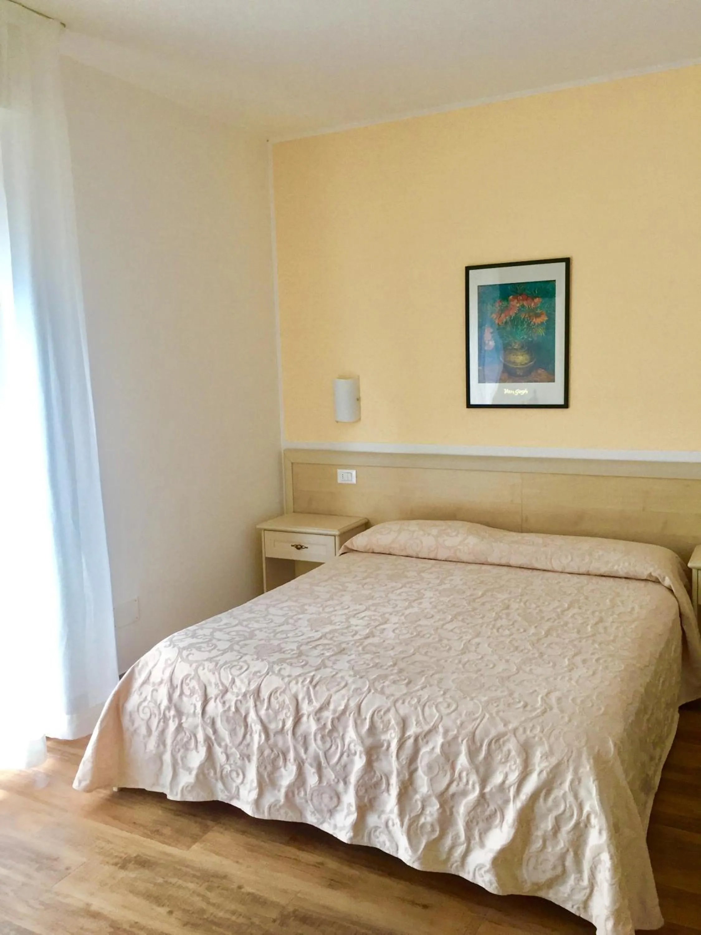 Photo of the whole room, Bed in Villa Emma Malcesine