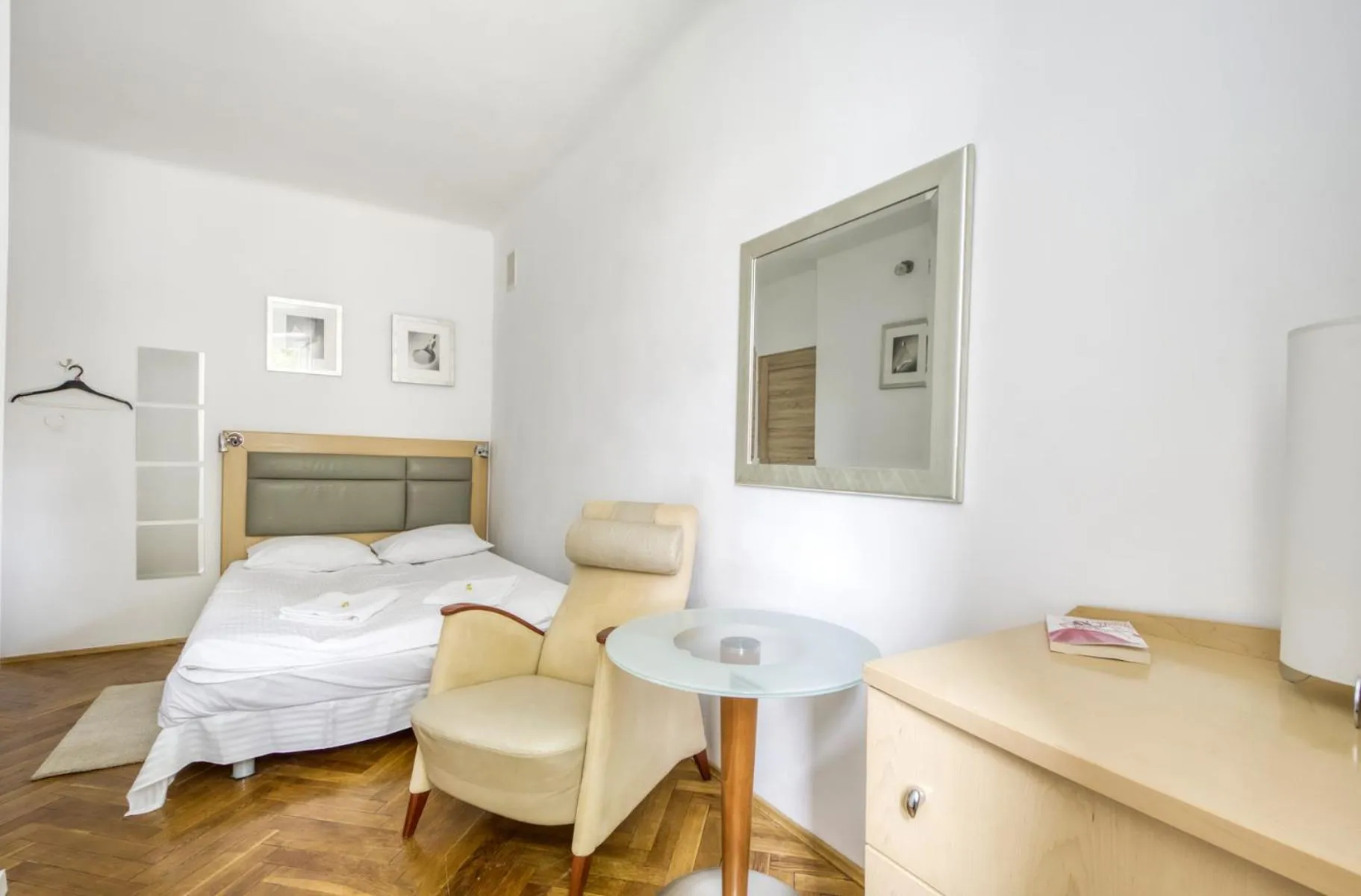 Bedroom in 404 Rooms Obrzezna Mokotow