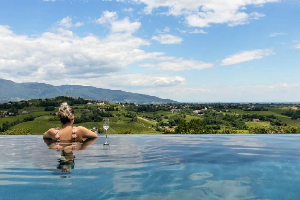 Swimming pool in Villa del Poggio Prosecco Bike Hotel