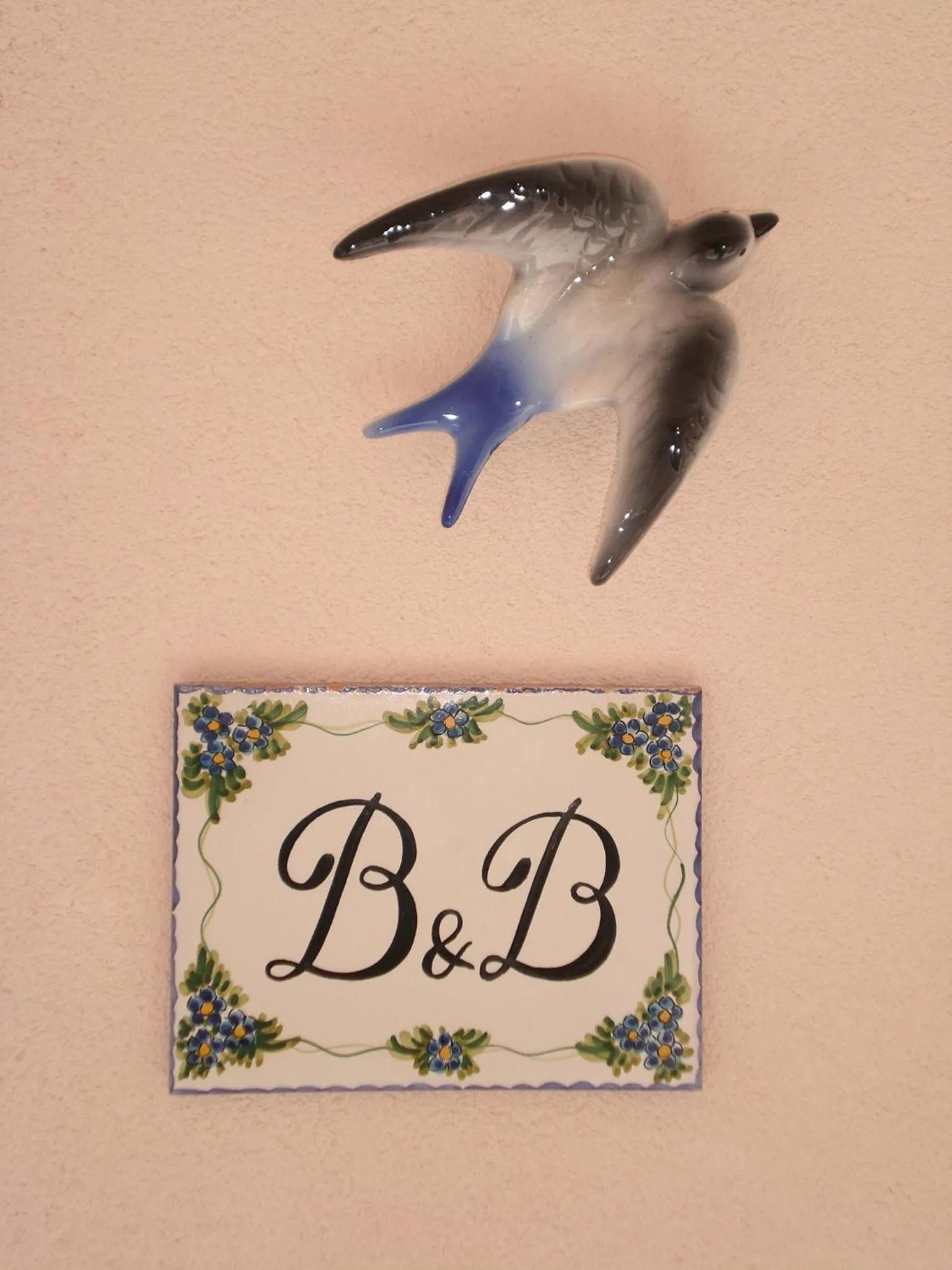 Decorative detail in B&B CAV Rondinella