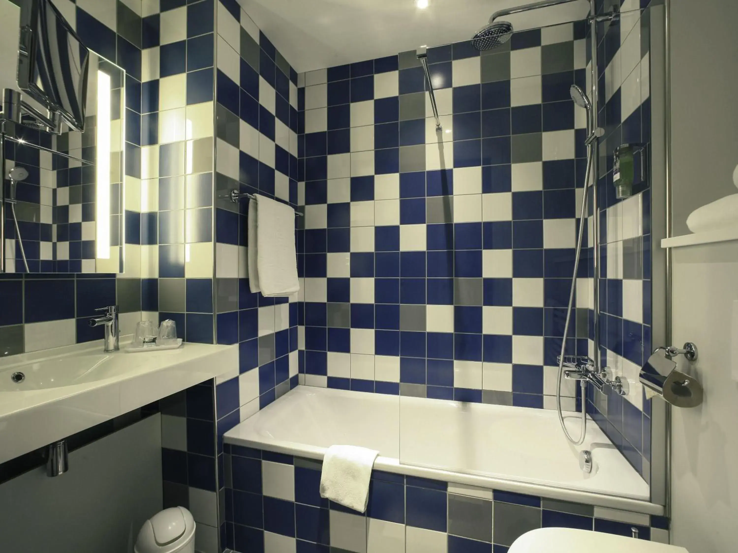 Superior Twin Room in Mercure Castres L'Occitan Superior Twin Room in Mercure Castres L'Occitan