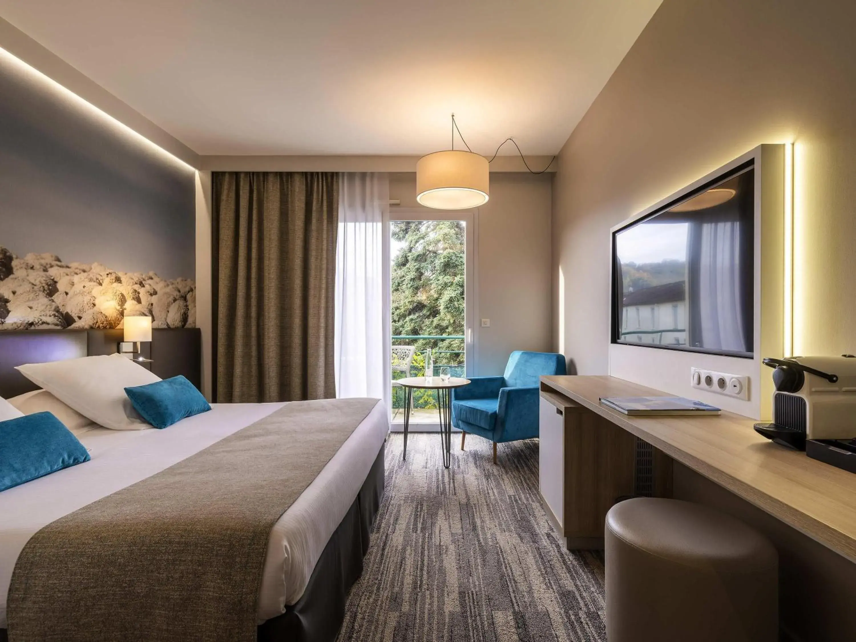 Superior King Room with Balcony in Mercure Castres L'Occitan Superior King Room with Balcony in Mercure Castres L'Occitan