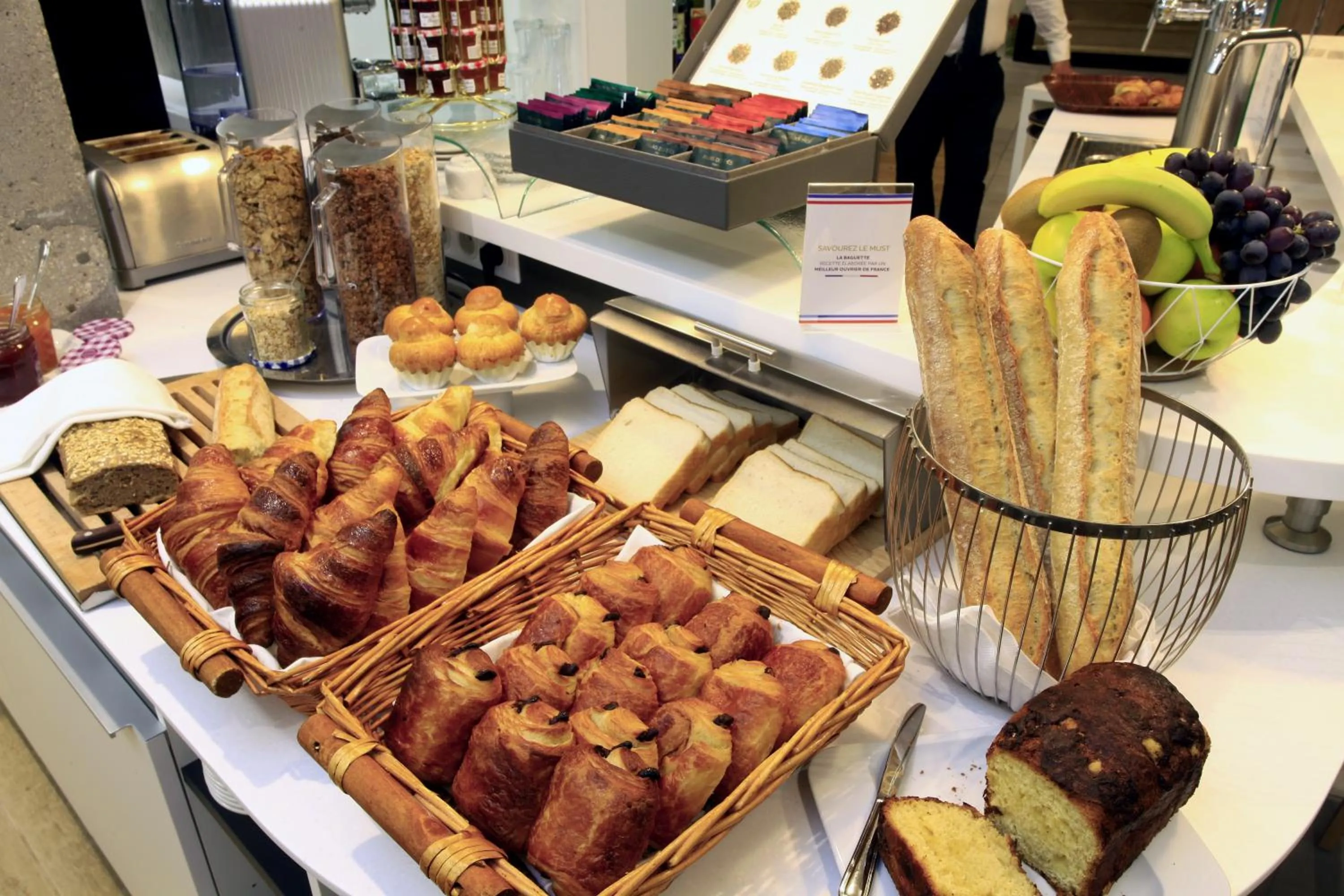Continental breakfast in Mercure Castres L'Occitan