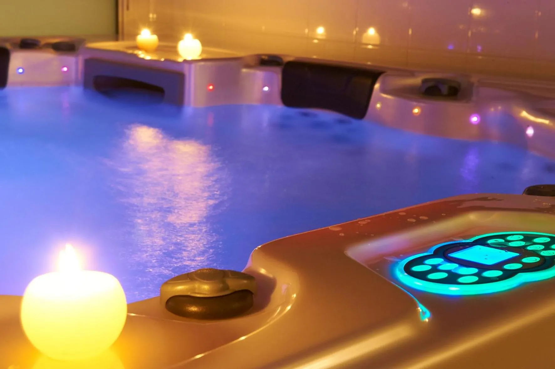 Hot Tub in Logis Au Canard Gourmand