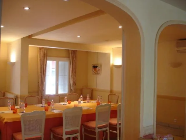 Business facilities in Hôtel Mireille