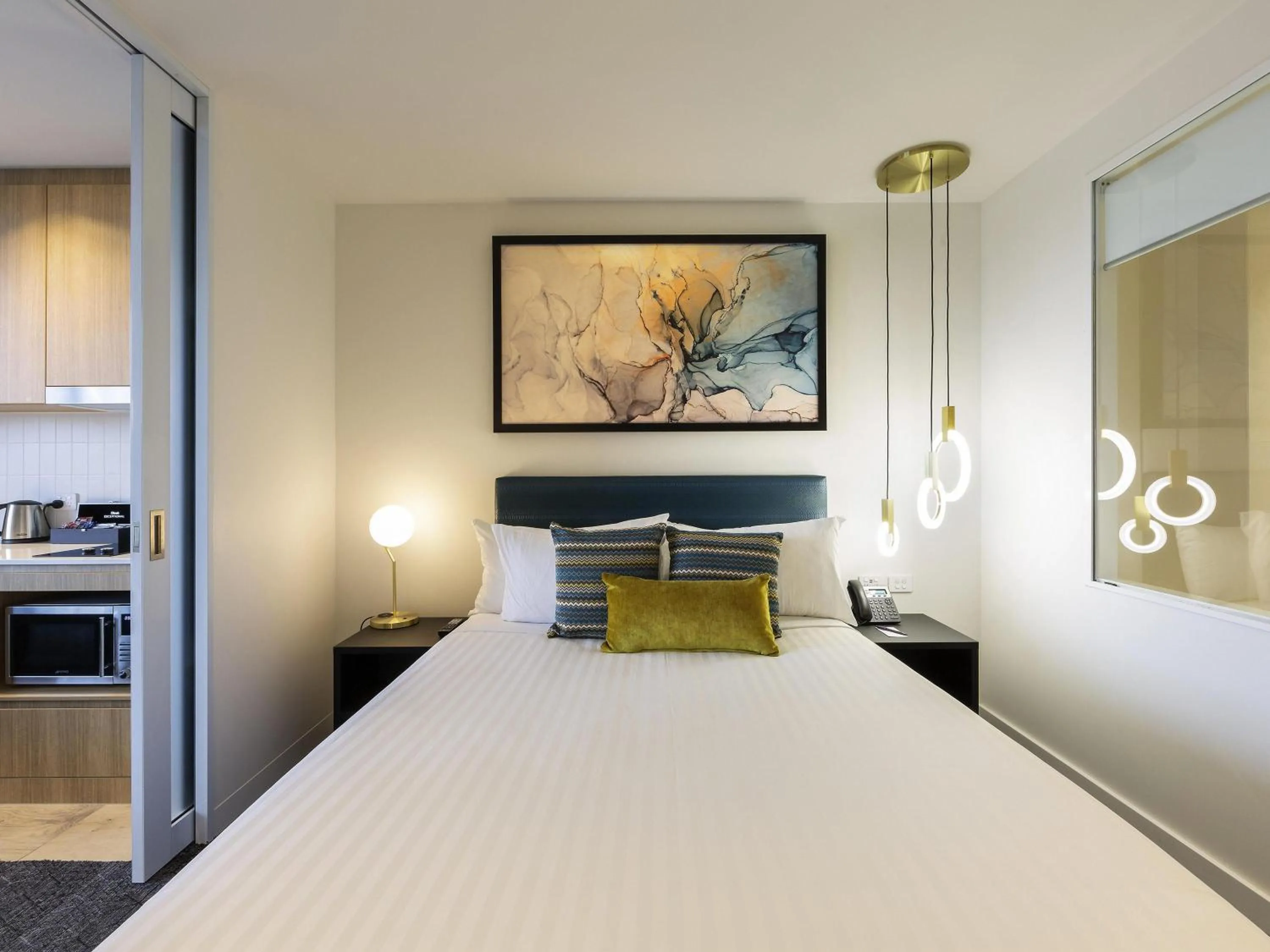 Property building, Bed in Mercure Canberra Belconnen