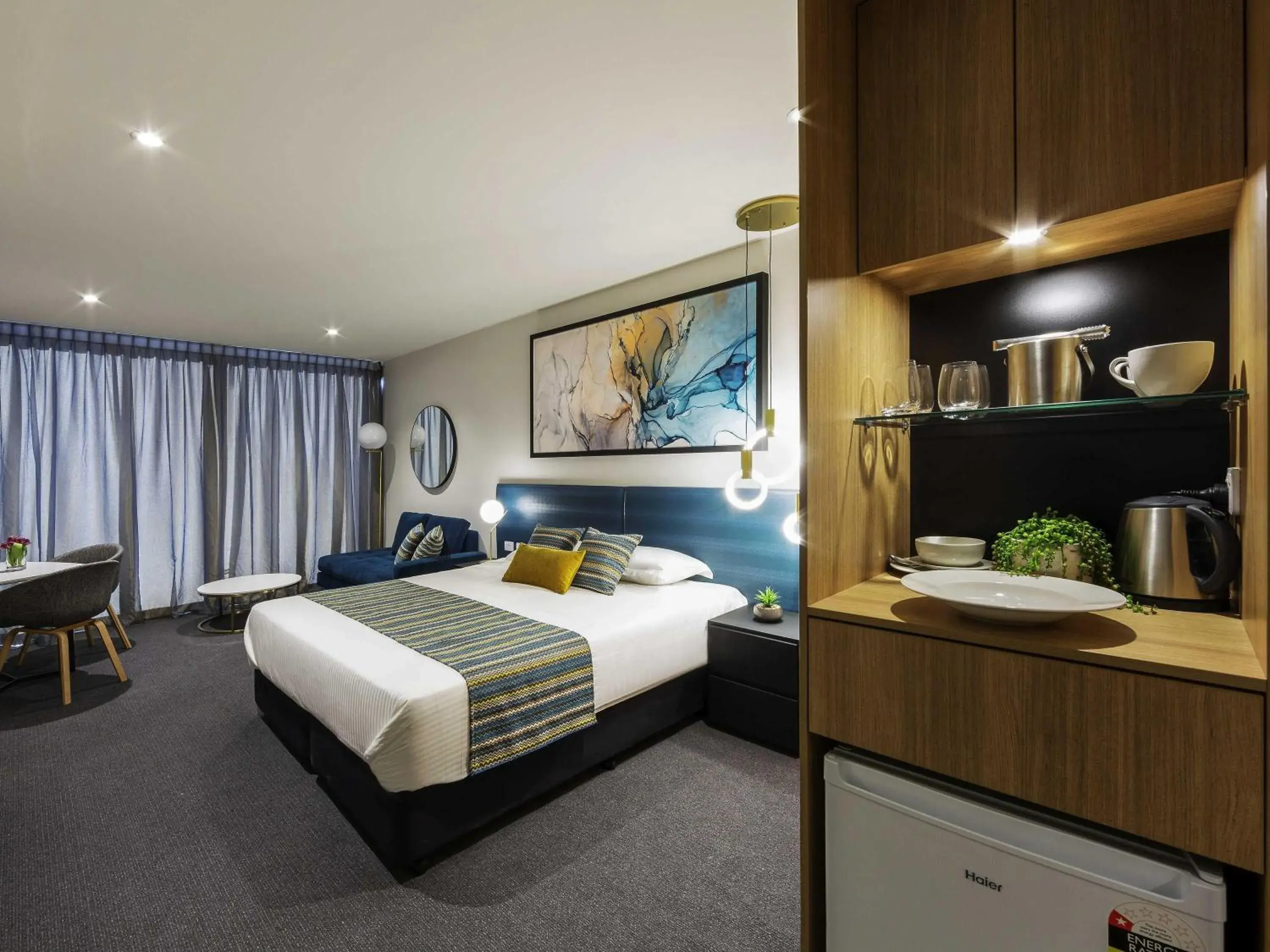 Superior Queen Room in Mercure Canberra Belconnen Superior Queen Room in Mercure Canberra Belconnen
