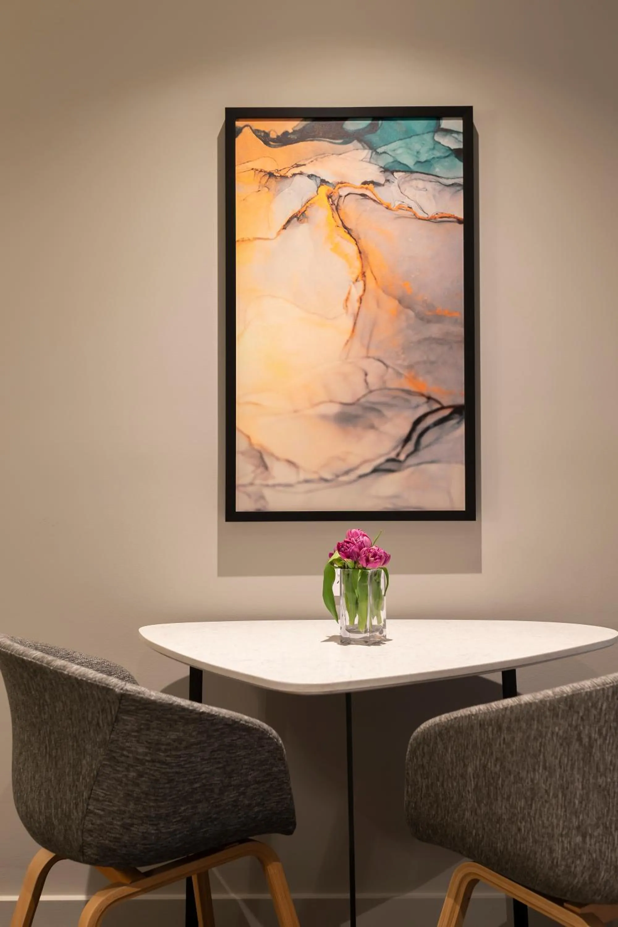 Seating area in Mercure Canberra Belconnen