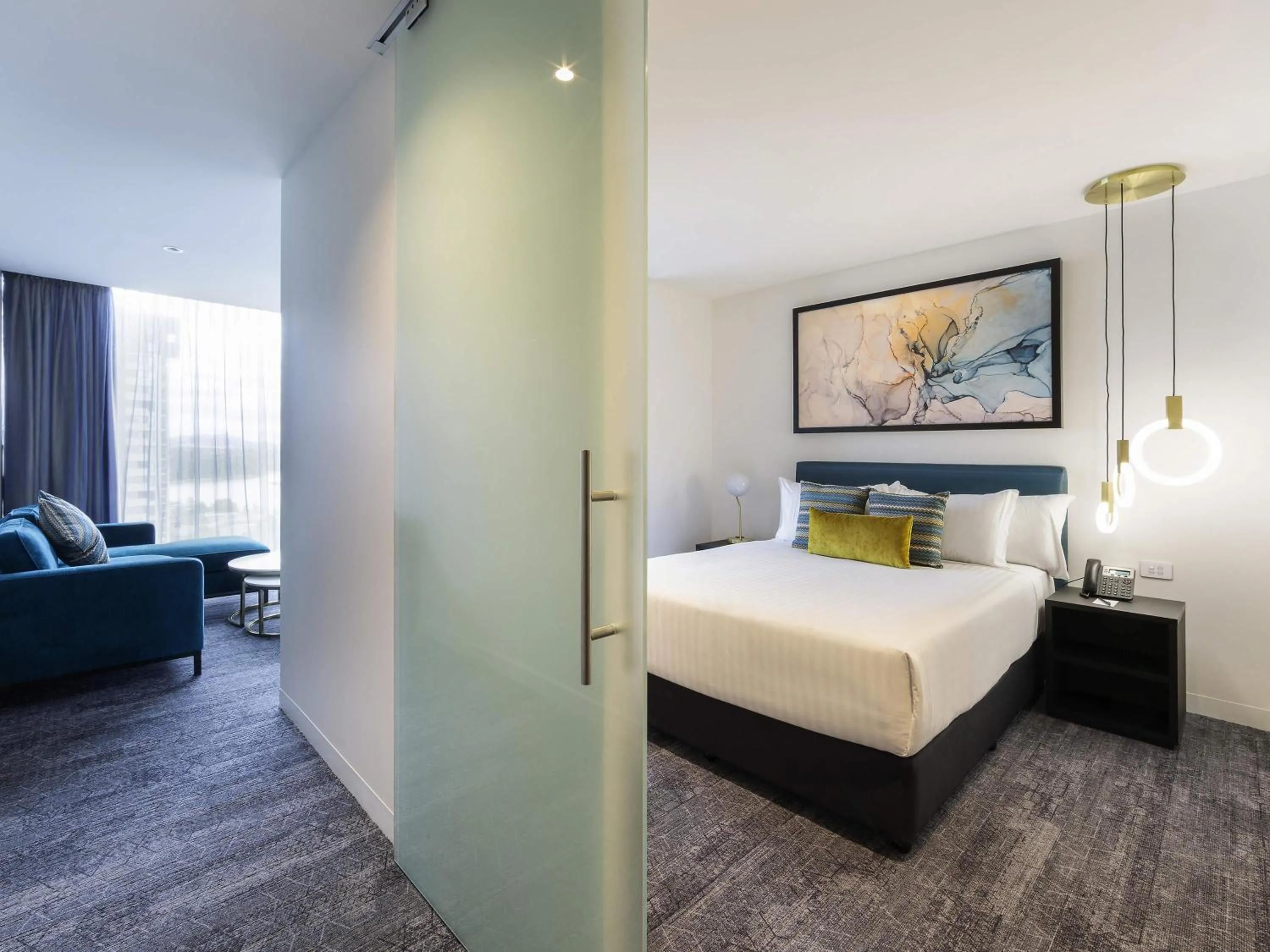 Bedroom, Bed in Mercure Canberra Belconnen