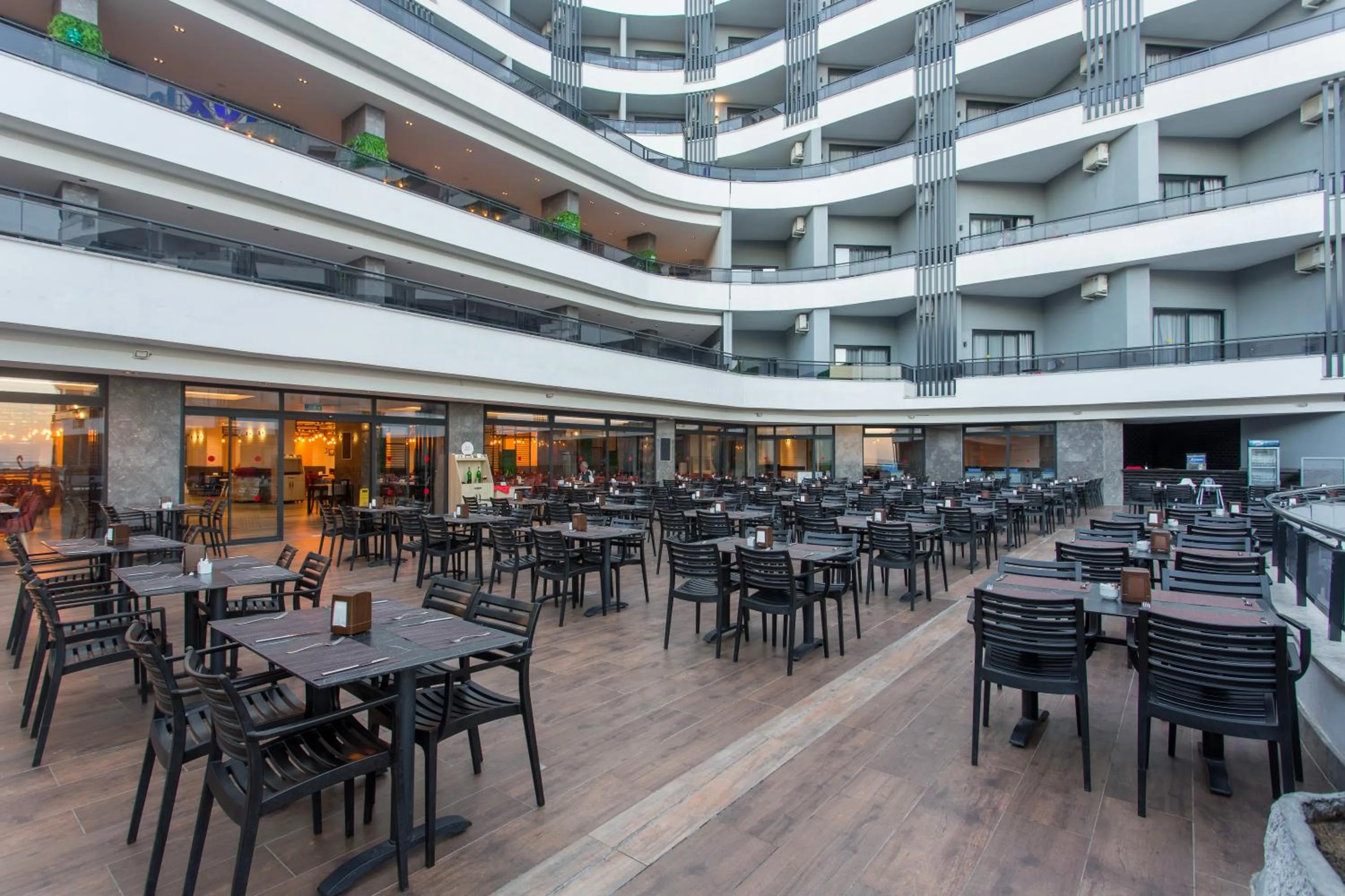 Restaurant/places to eat in Noxinn Deluxe Hotel - Ultra All Inclusive