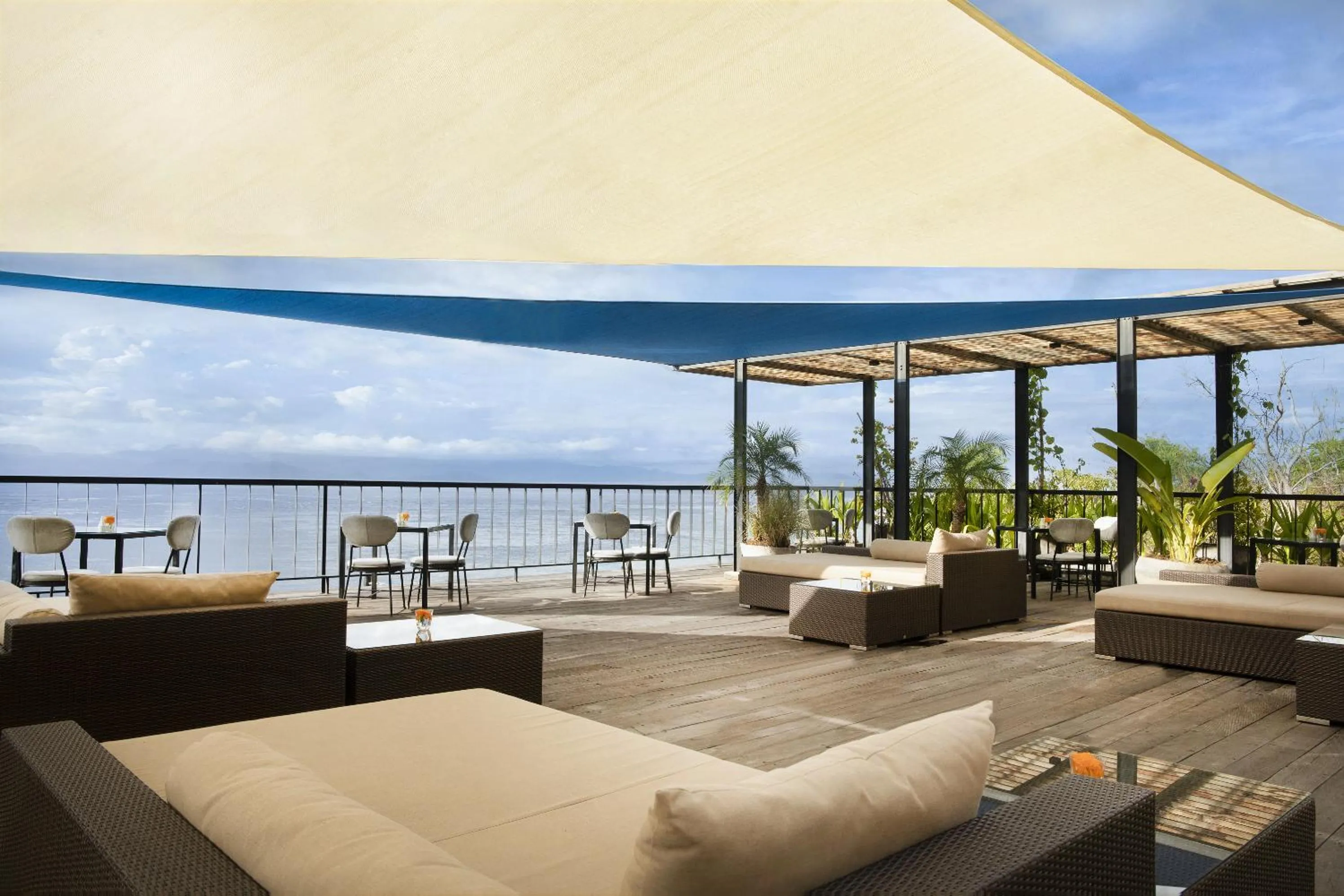 Restaurant/places to eat in Adiwana Warnakali Resort