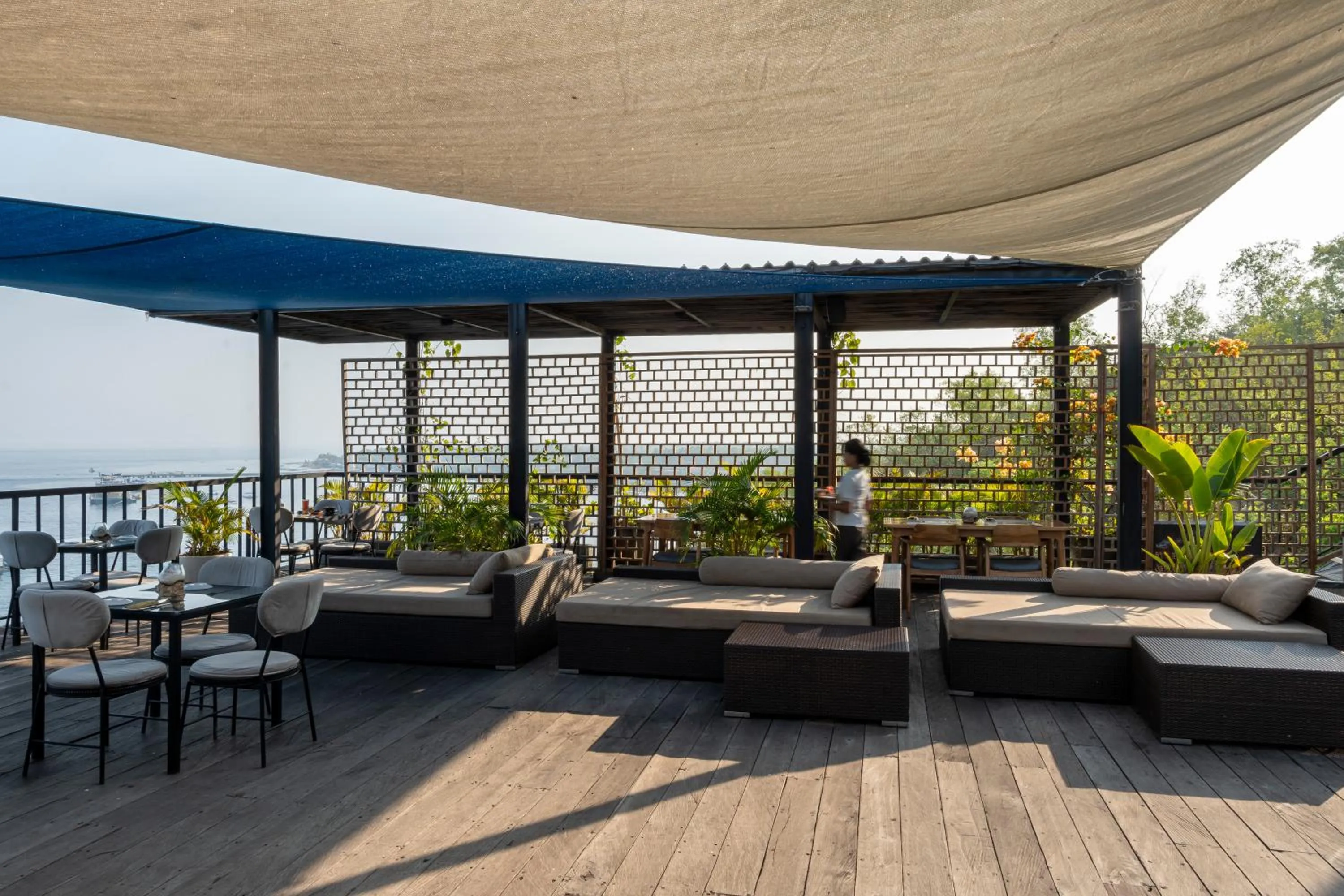 Restaurant/places to eat in Adiwana Warnakali Resort