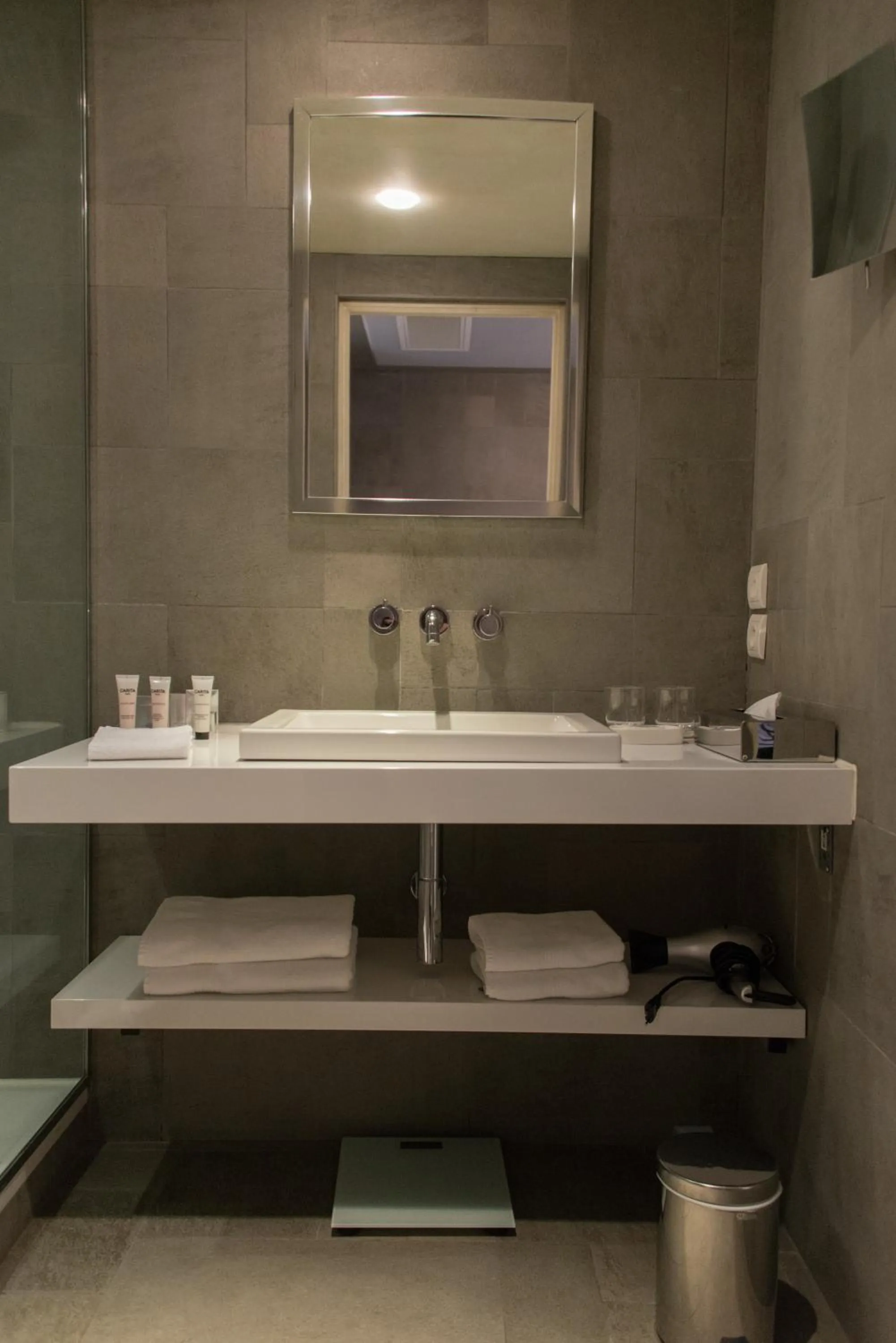 Shower in Du Côté Des Olivades