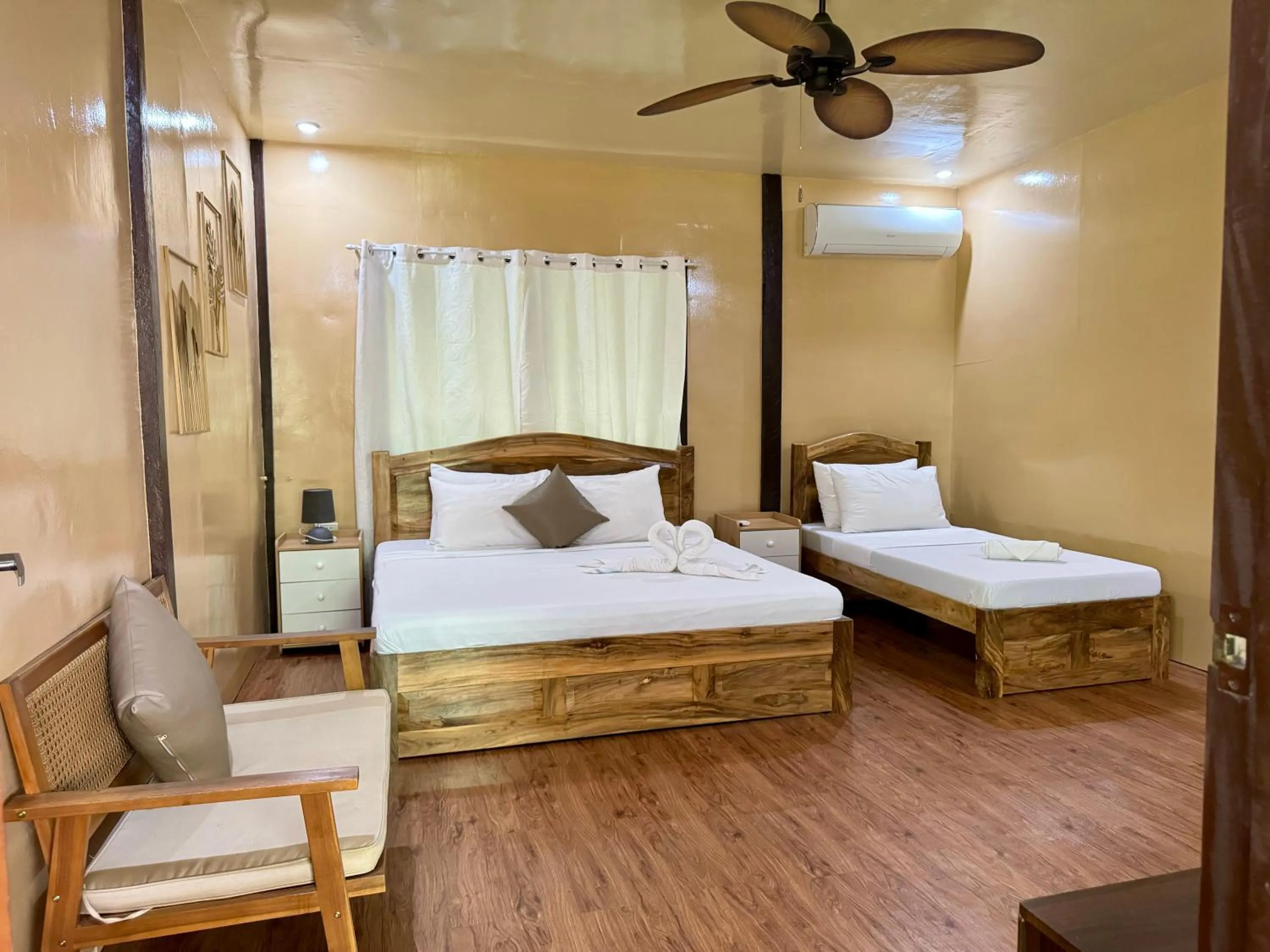 Photo of the whole room, Bed in Loboc Cool River Resort