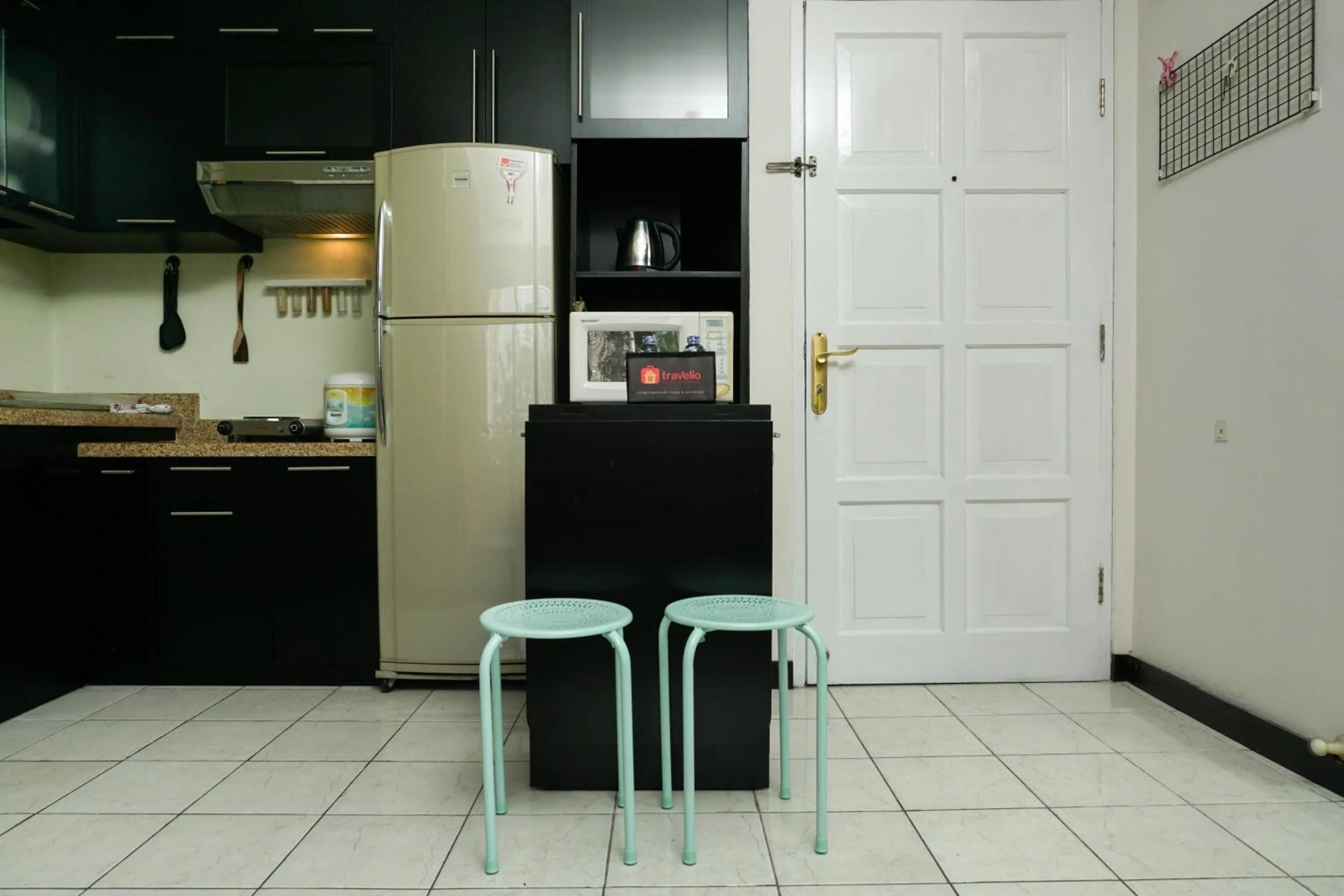 Big and Cozy Studio Apartment at Puri Garden By Travelio