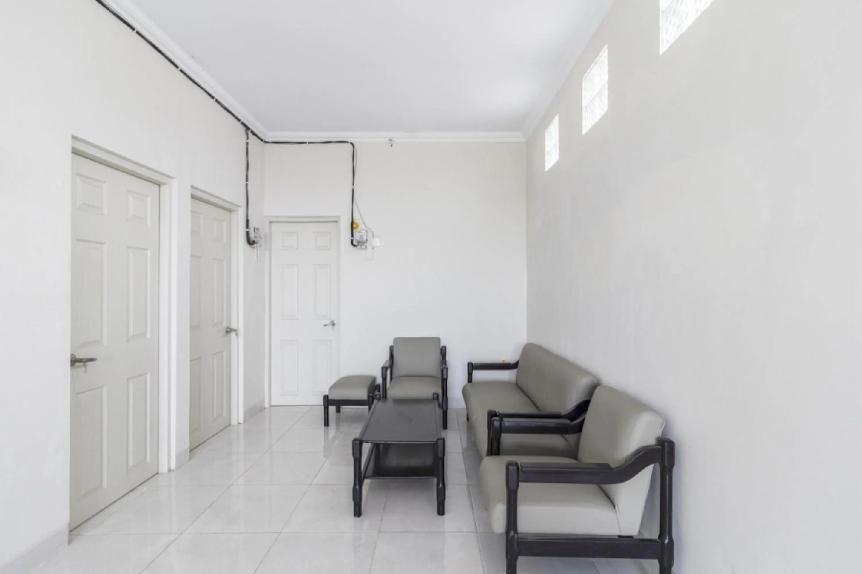 Living room in RedDoorz near Condongcatur Bus Station