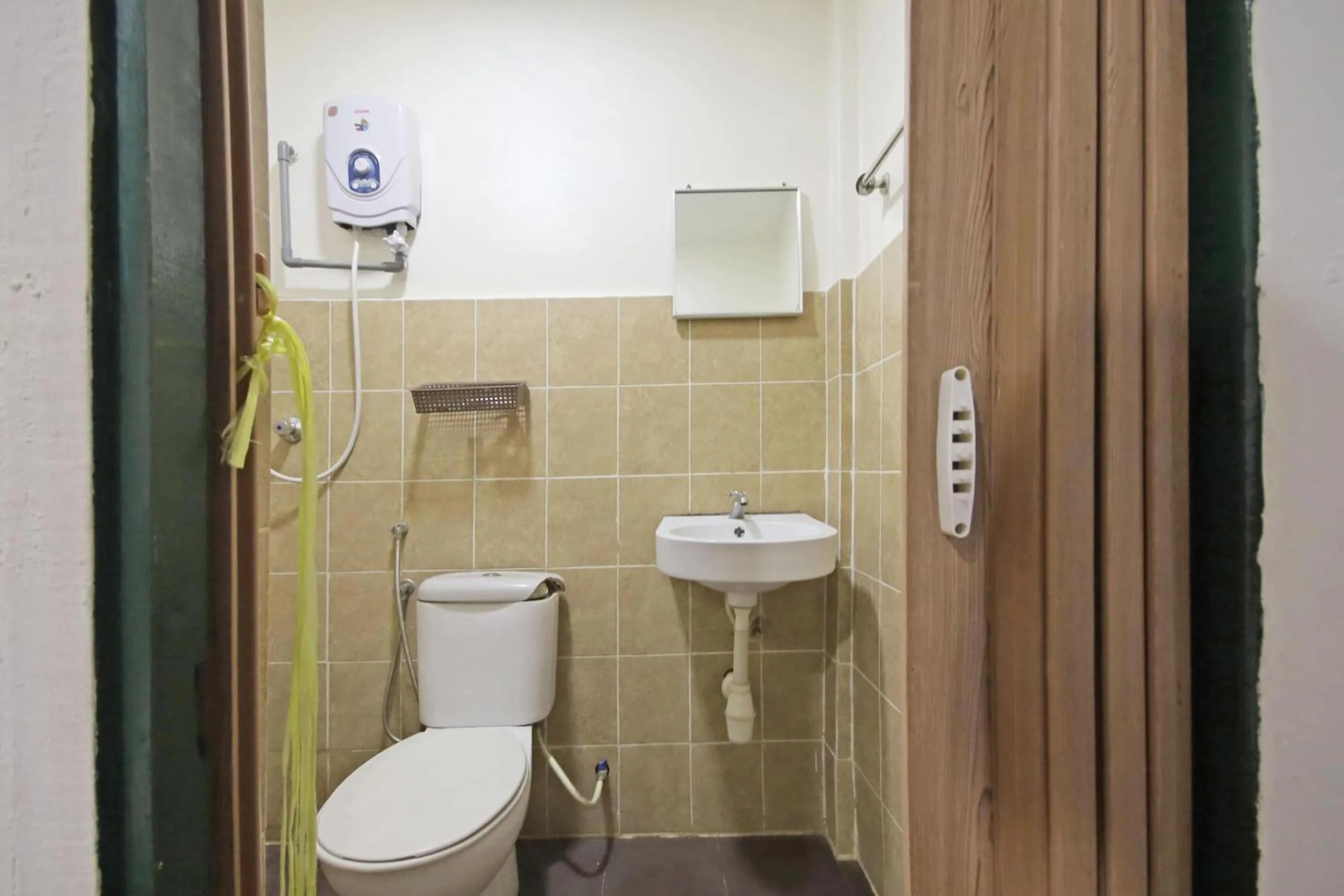 Bathroom in Hotel O Shalimar