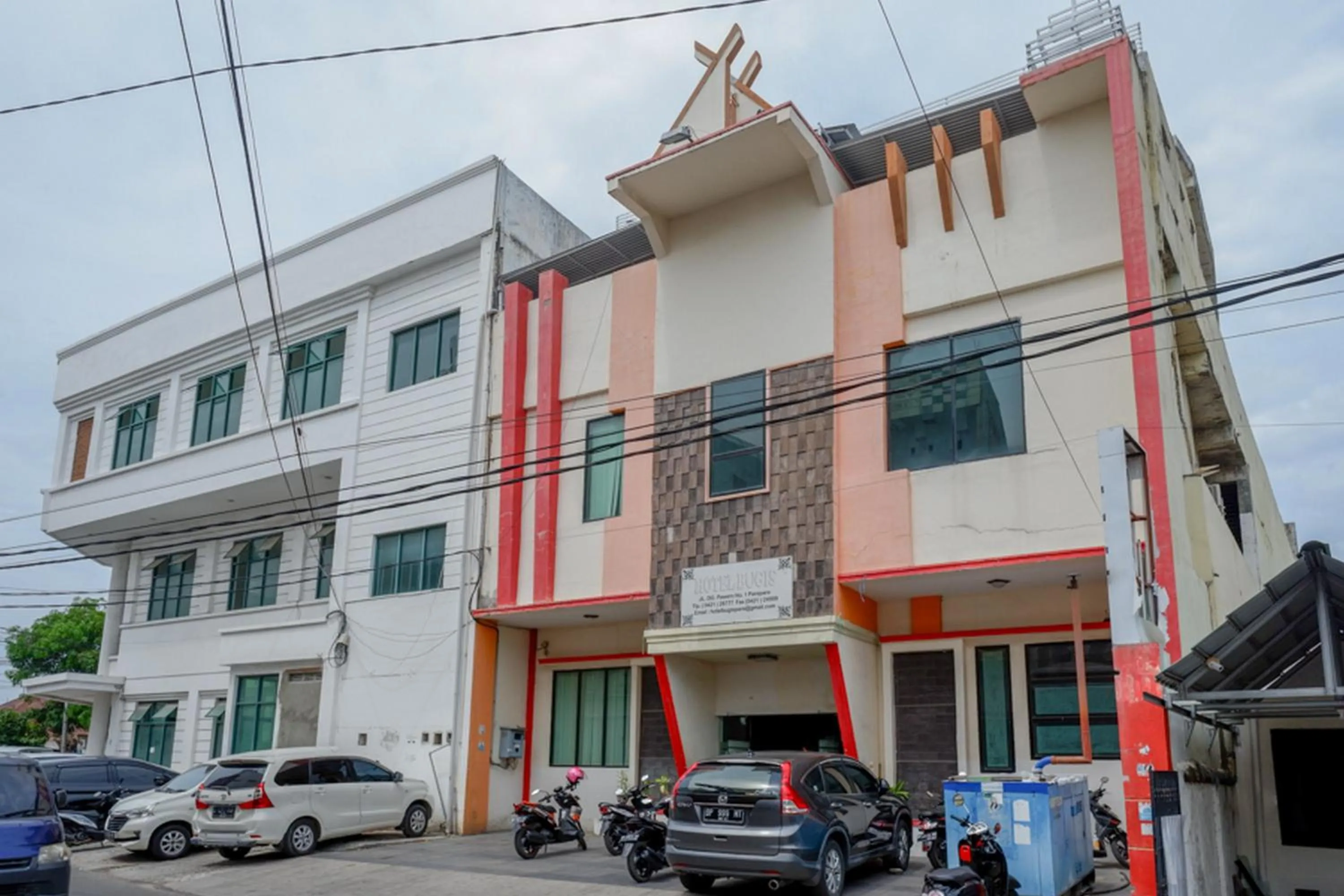 Property building in RedDoorz near Monumen Habibi Ainun