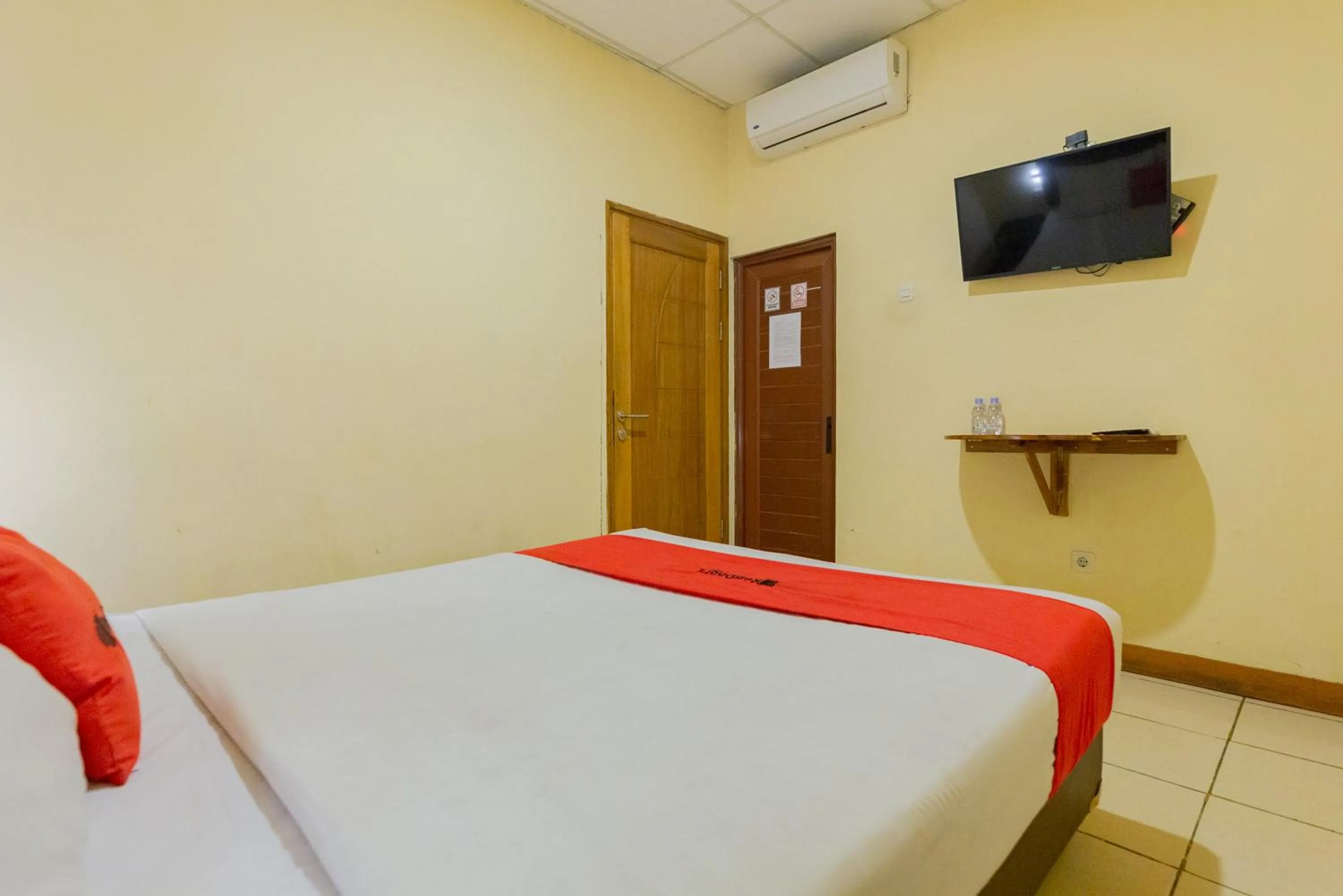 Bed in RedDoorz @ Iodium Residence Cikarang
