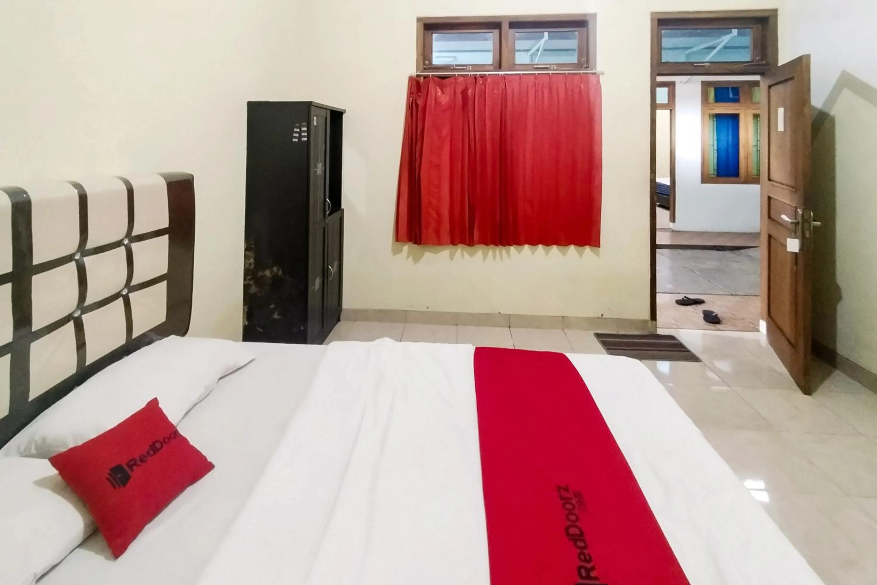 Bed in RedDoorz at Guesthouse Oemah Opa Metro Lampung