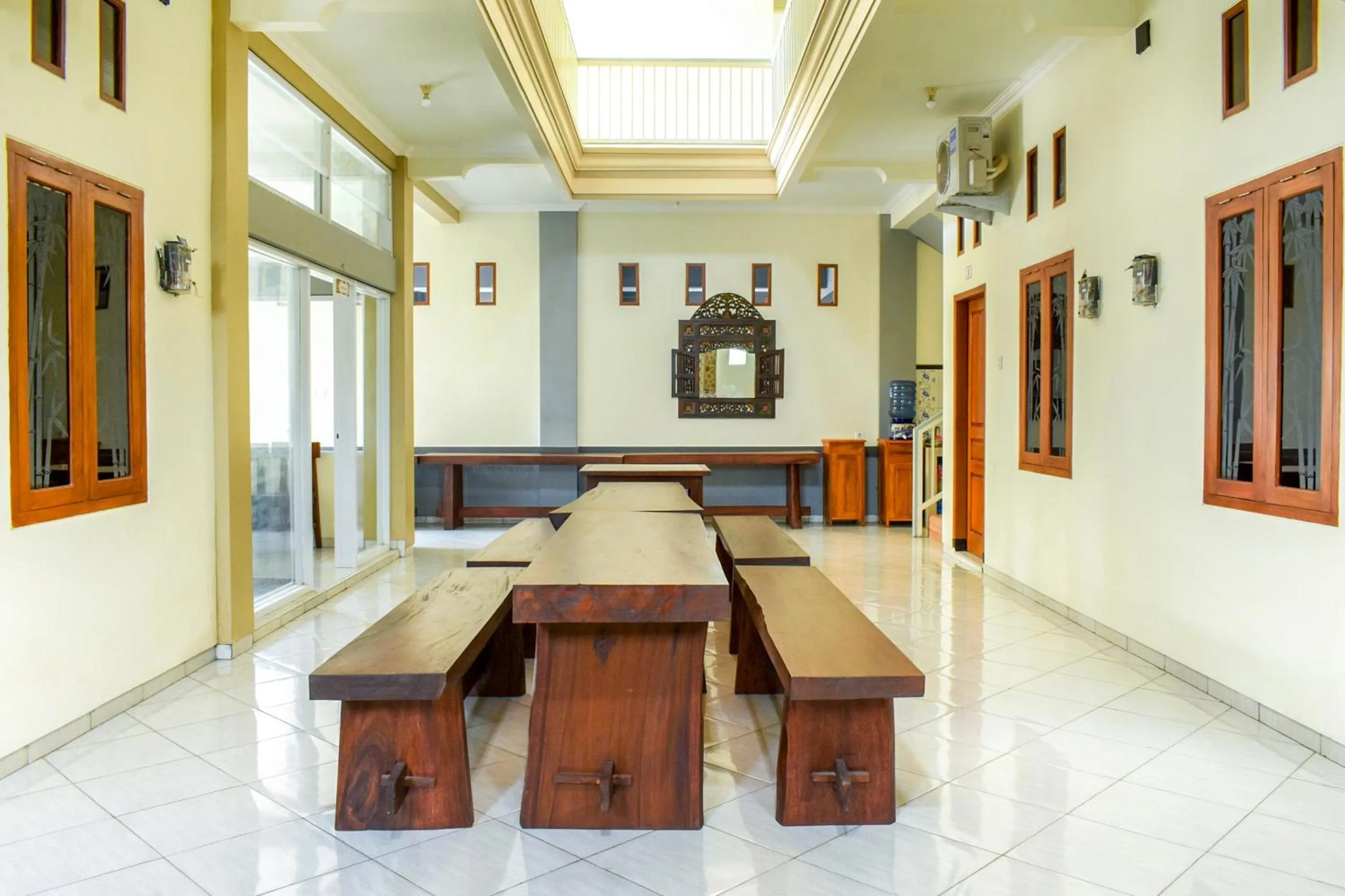 Lobby or reception in OYO 1642 Penginapan Anggrek Syariah 2