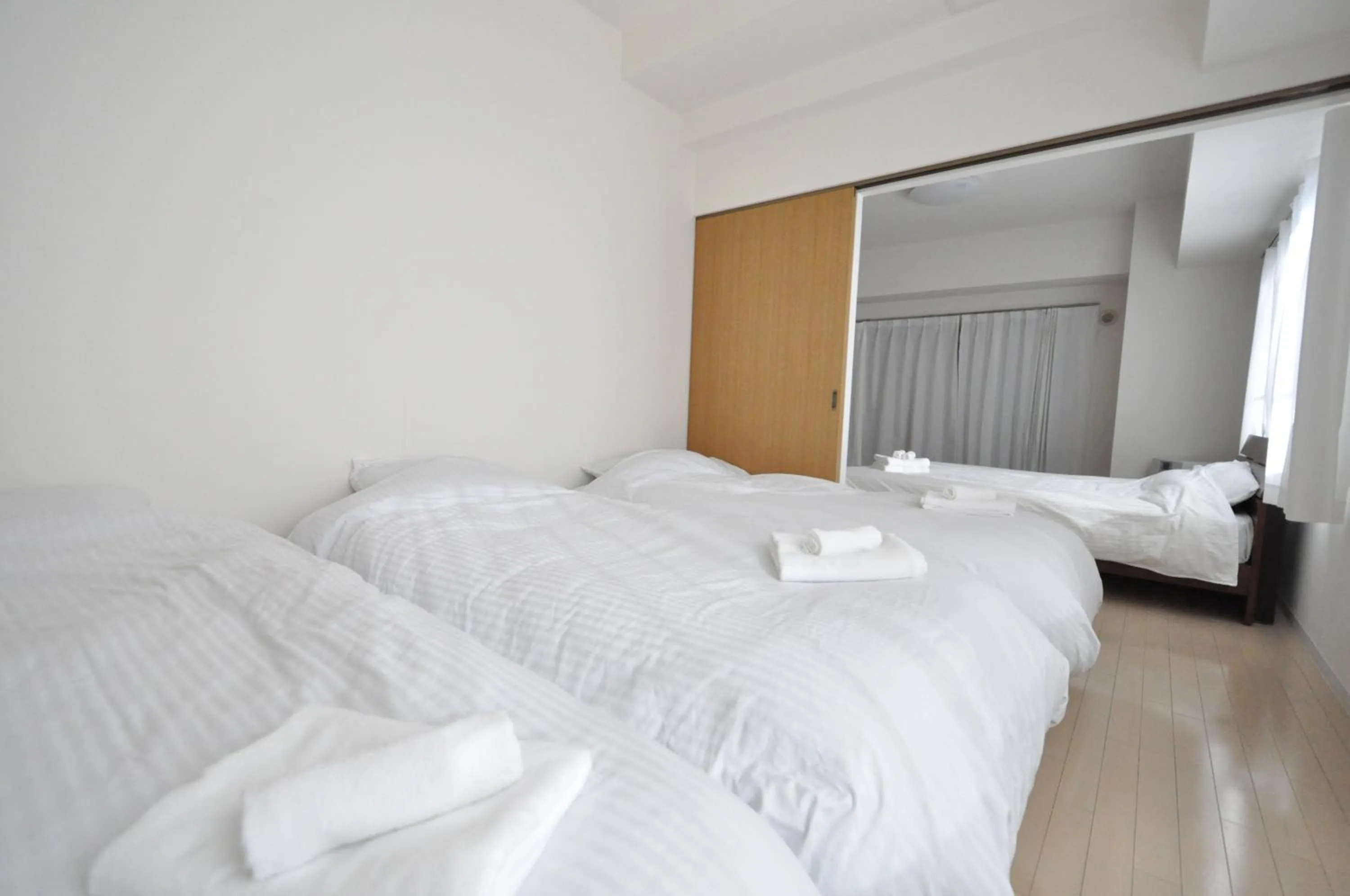 Bed in Downtown area Spacious cozy room Susukino IK301