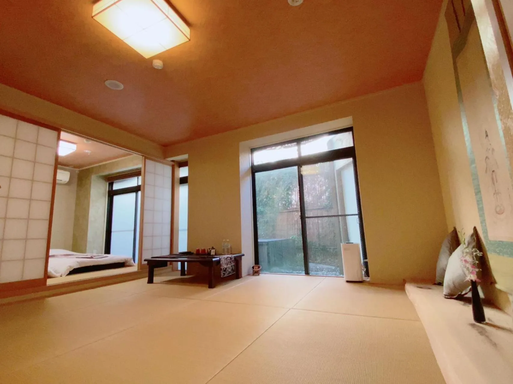 Photo of the whole room in Waseido Zen