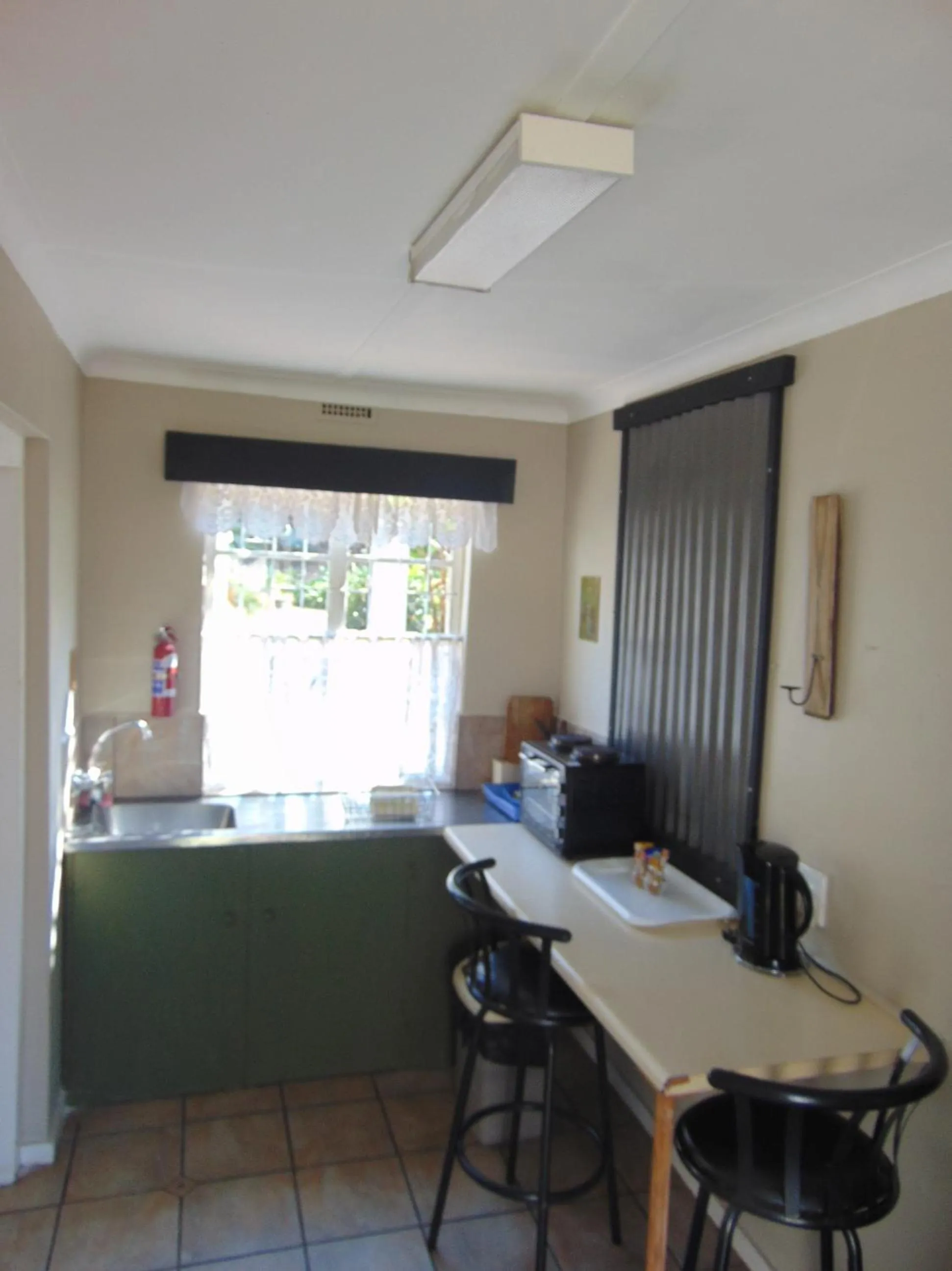 Kitchen or kitchenette in Fountain Baths Guest Cottages