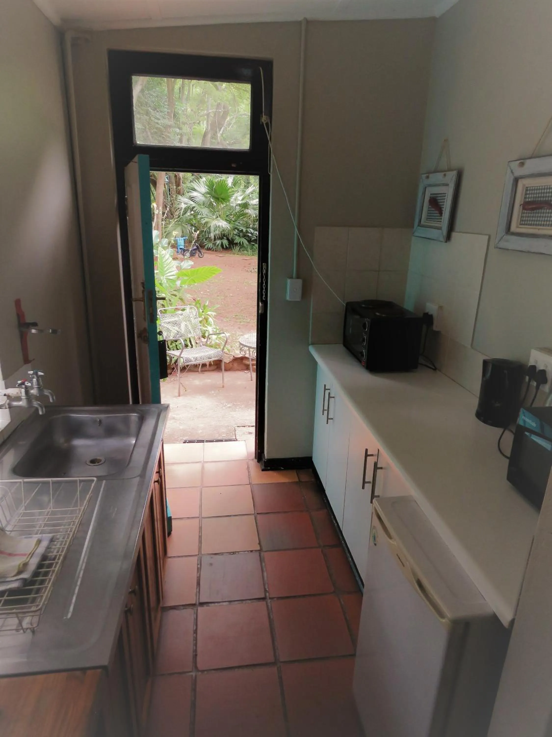 Kitchen or kitchenette in Fountain Baths Guest Cottages