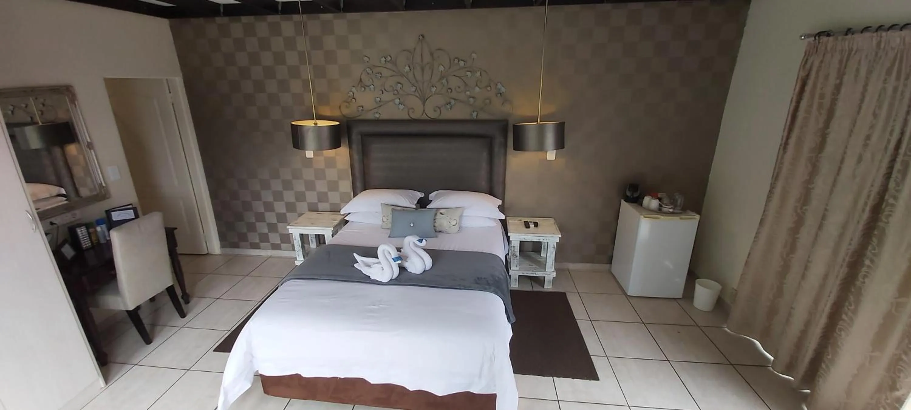 Photo of the whole room, Bed in Rockview Lodge