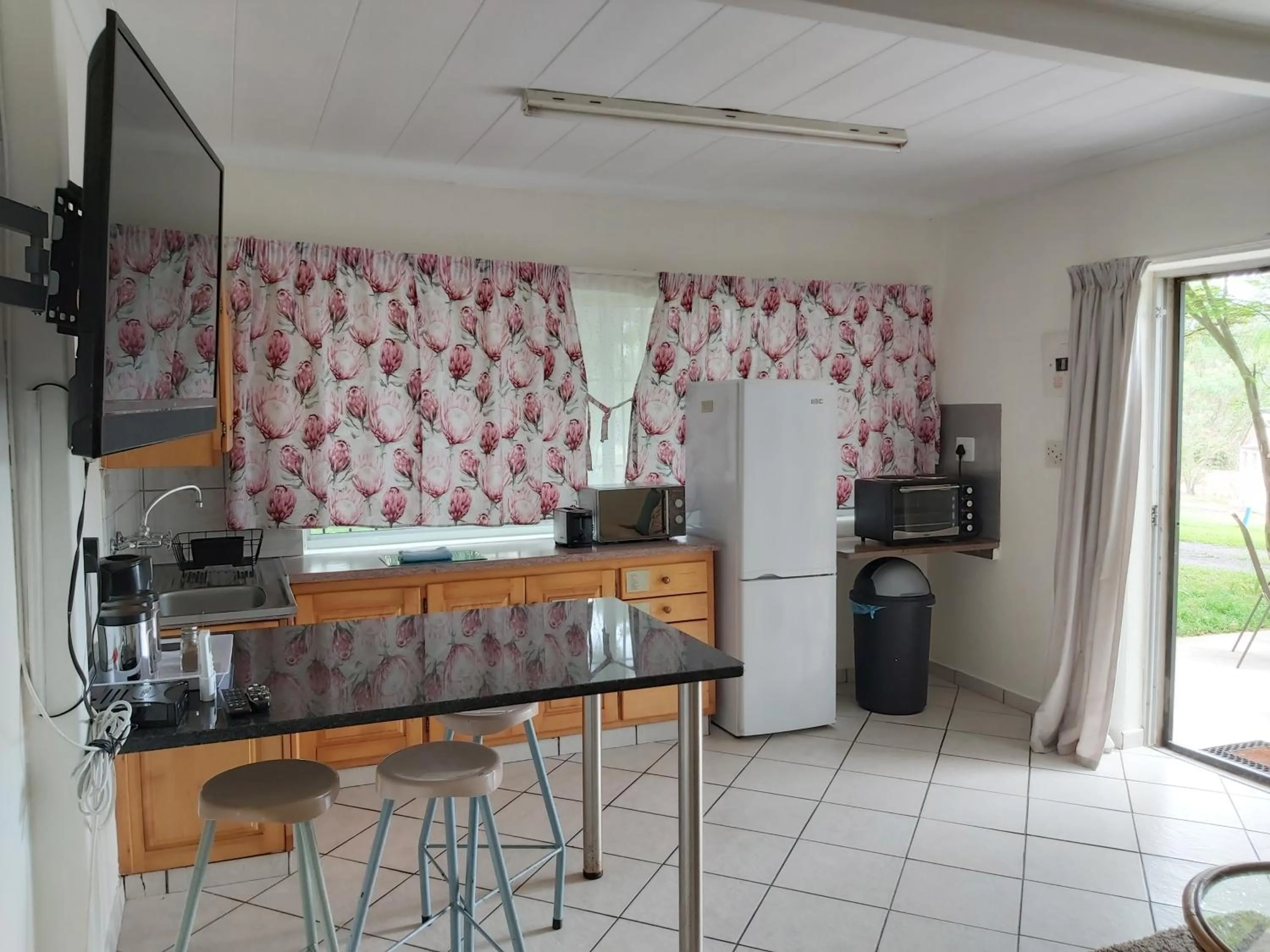 Kitchen or kitchenette in Rockview Lodge