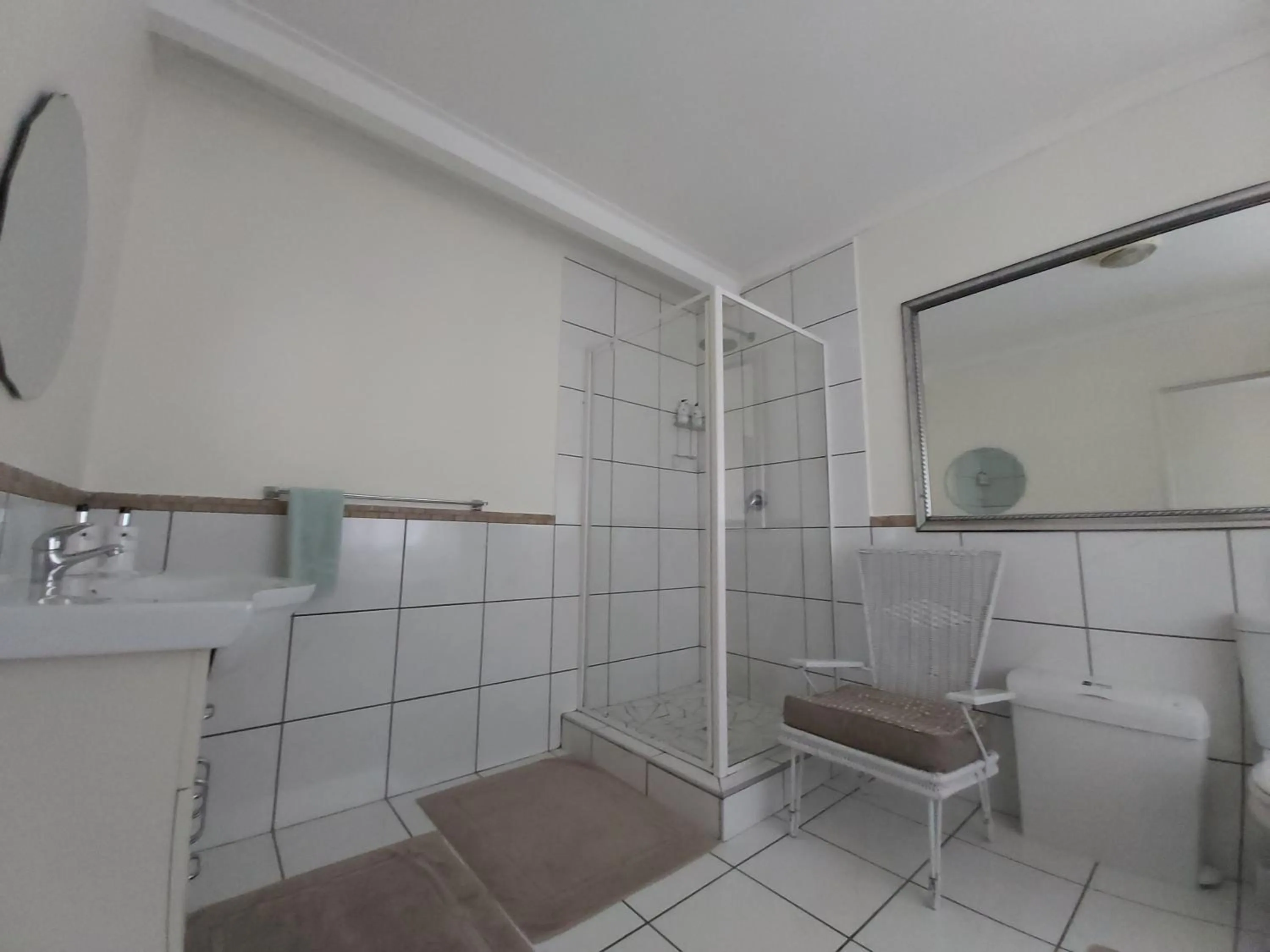 Bathroom in Rockview Lodge