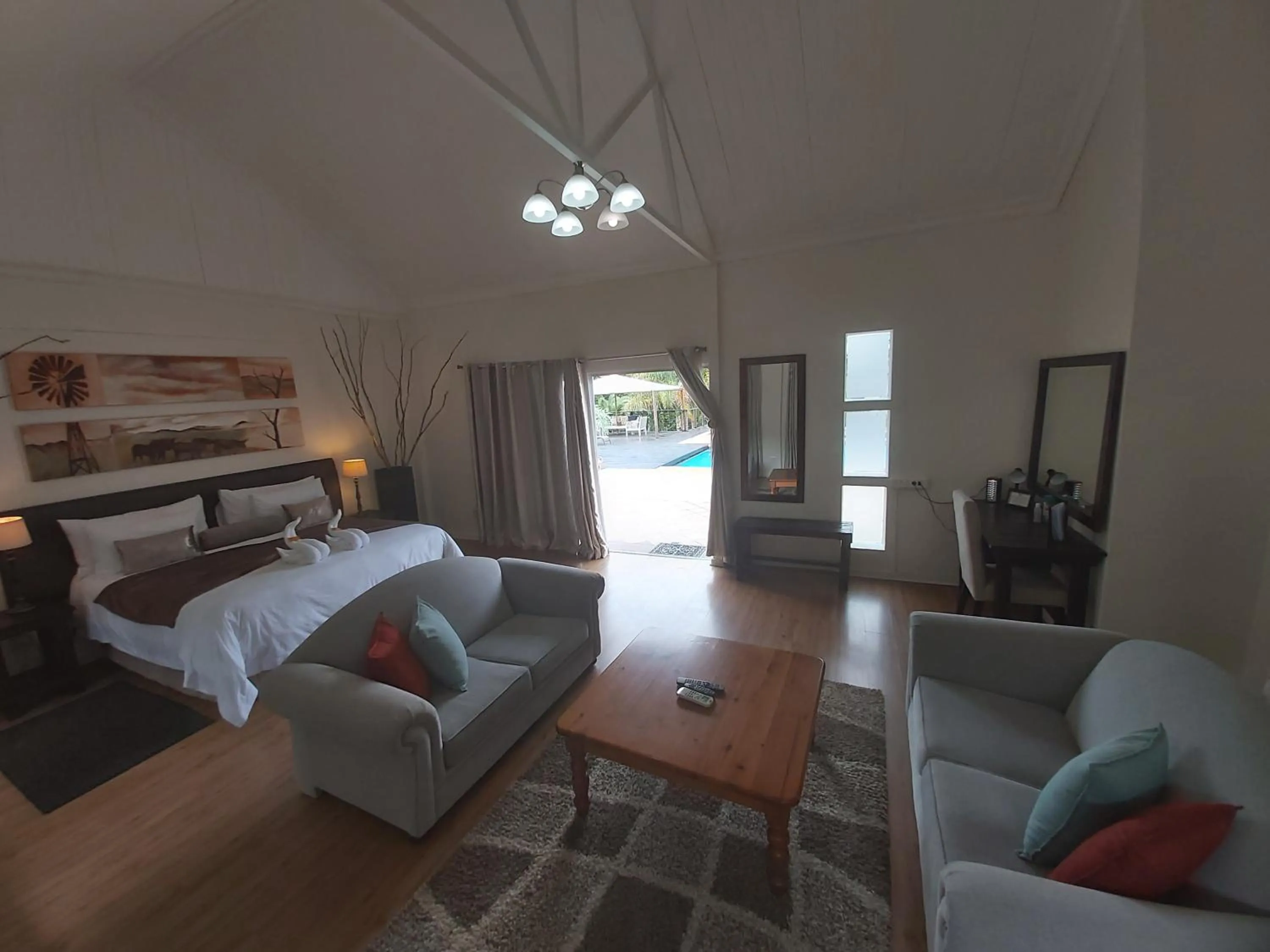 Photo of the whole room, Bed in Rockview Lodge