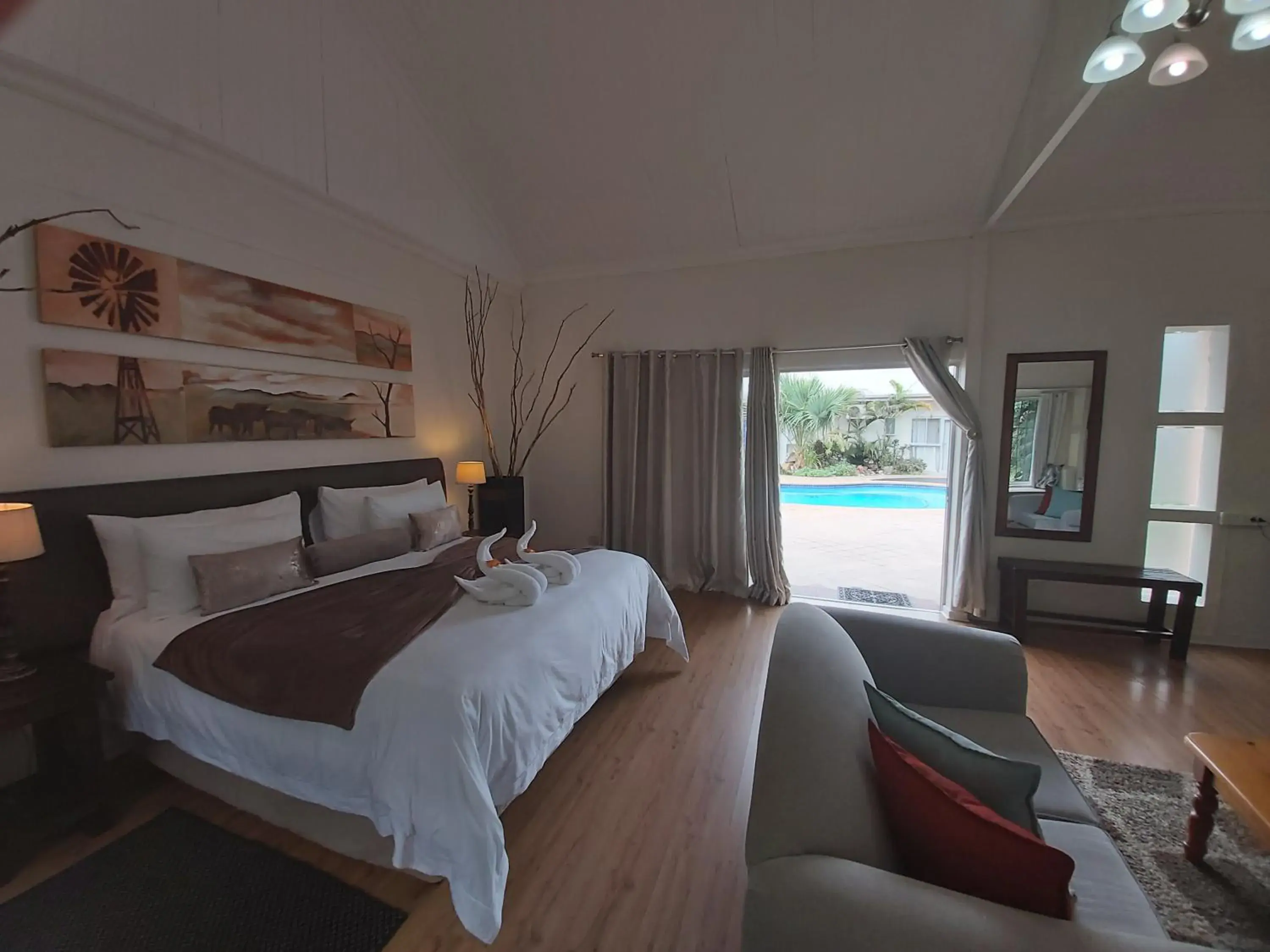 King Suite with Pool View in Rockview Lodge King Suite with Pool View in Rockview Lodge