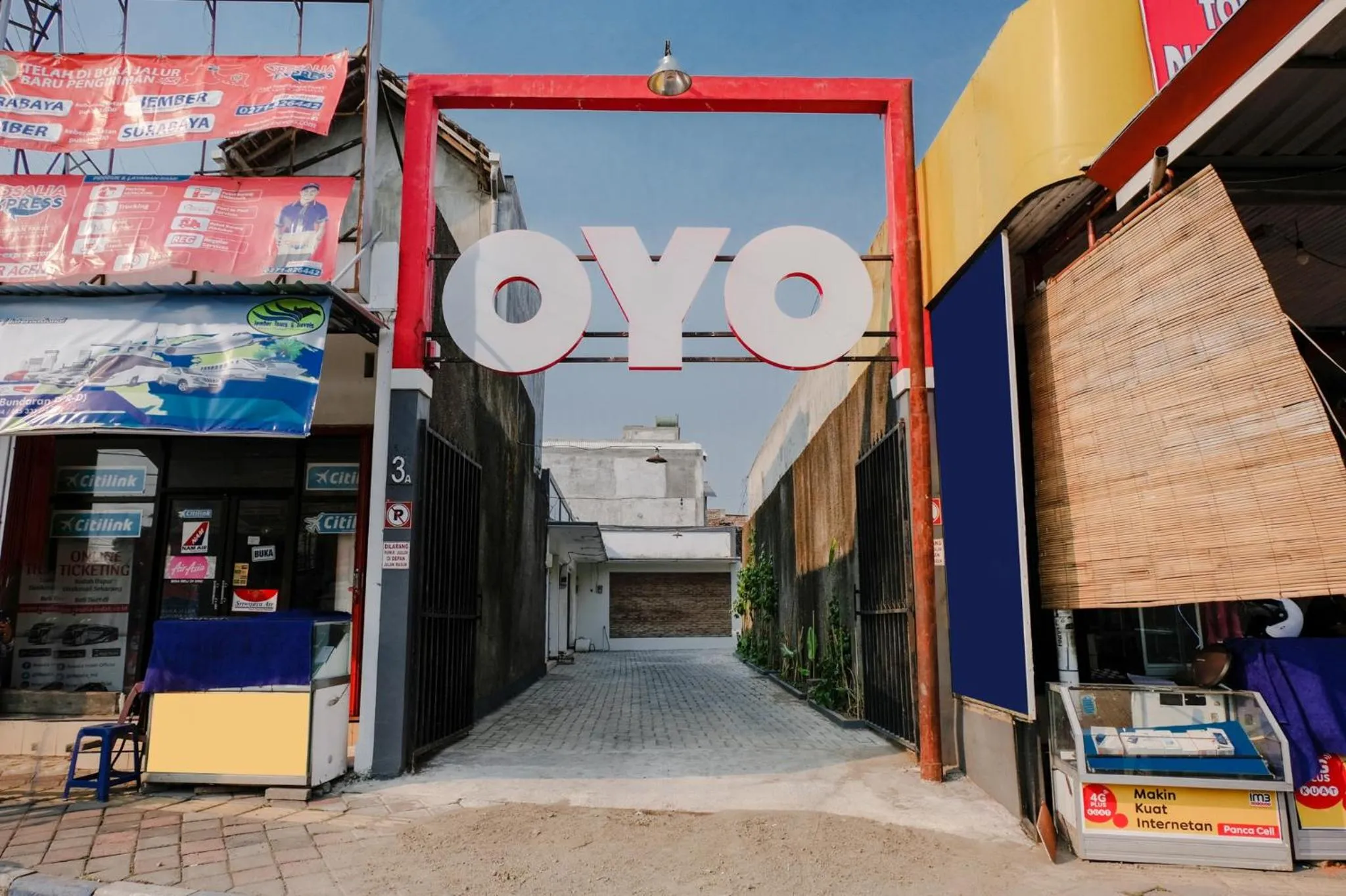Facade/entrance in OYO 1475 Oemah Jawa Family Residence