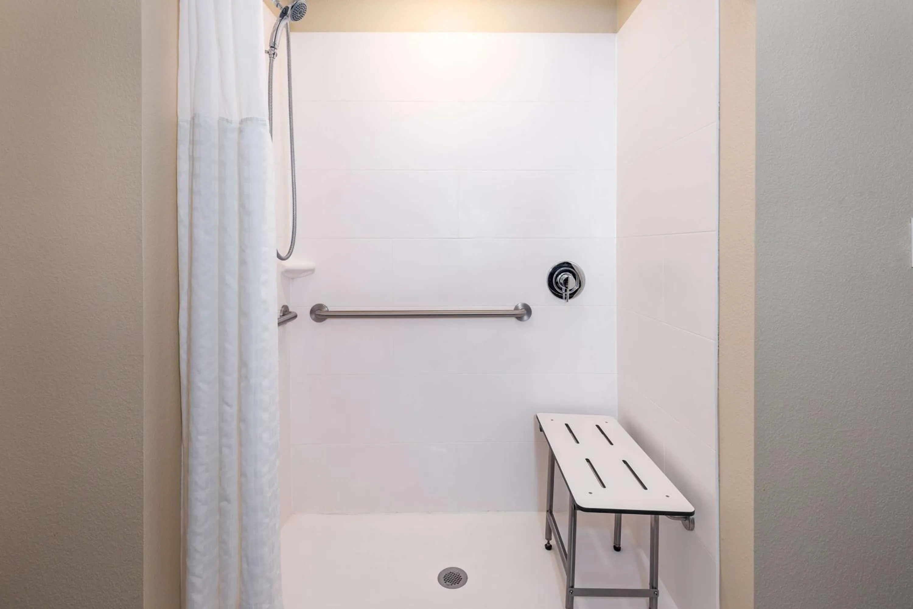 Shower in Ameniti Bay - Best Western Signature Collection