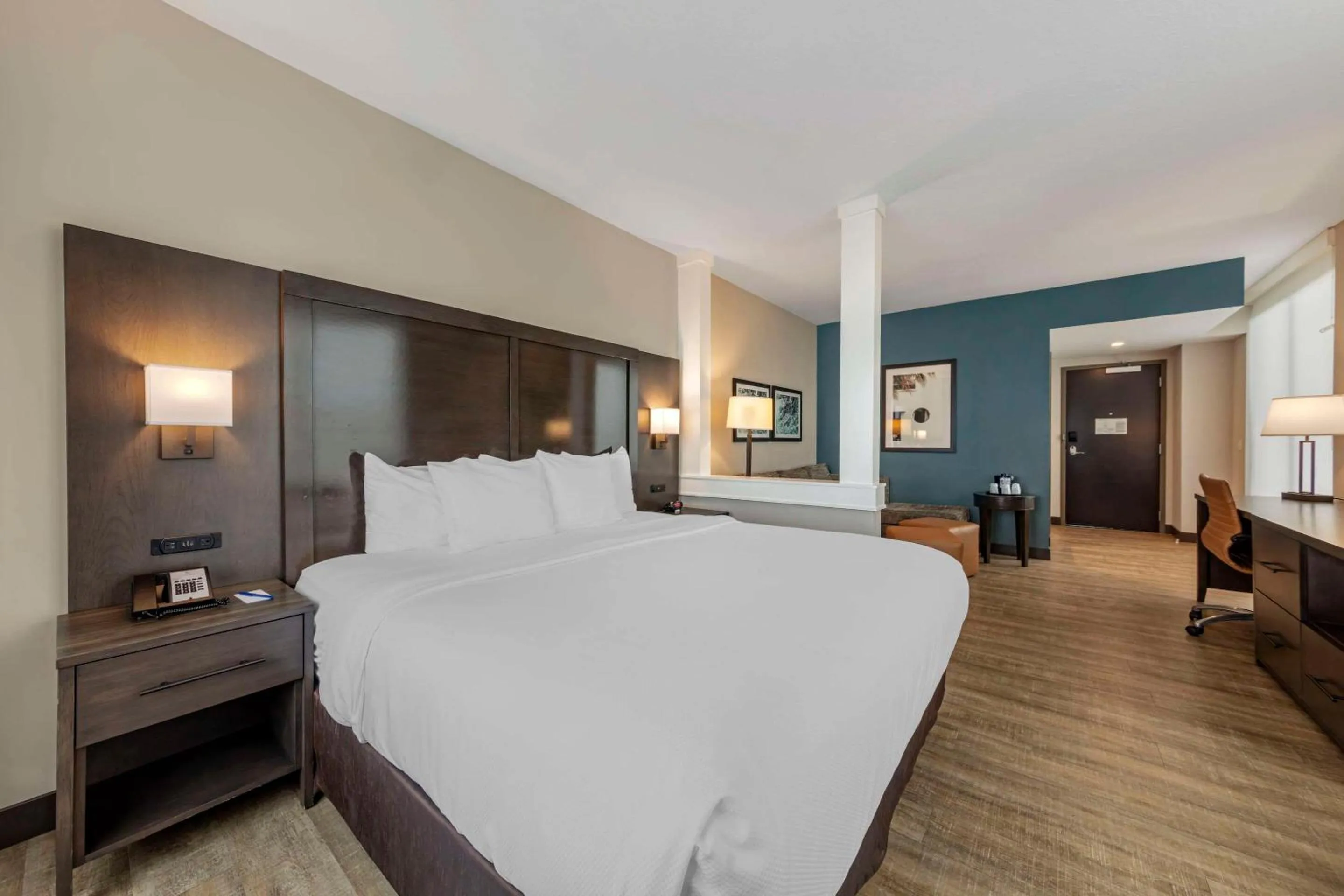 Bedroom, Bed in Comfort Inn & Suites Miami International Airport
